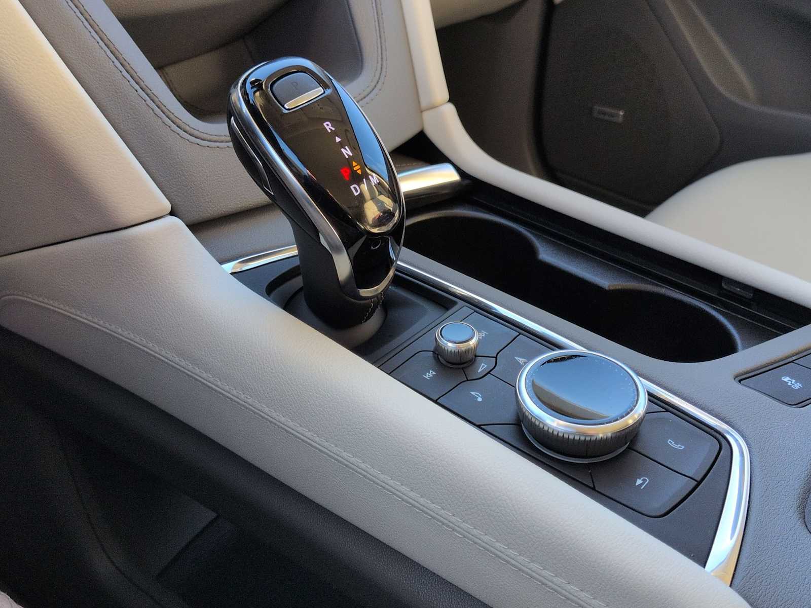 Thumbnail: 2025 Cadillac XT5 - 35