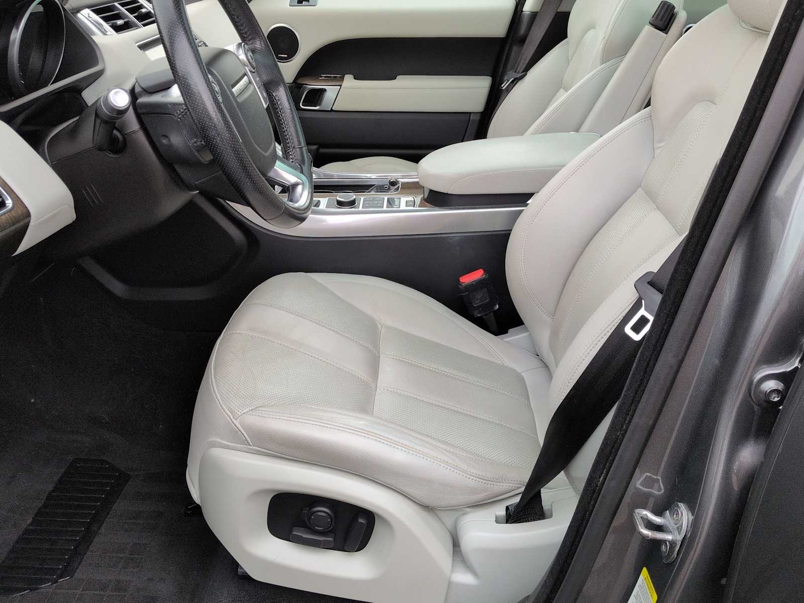 Thumbnail: 2016 Land Rover Range Rover Sport - 17