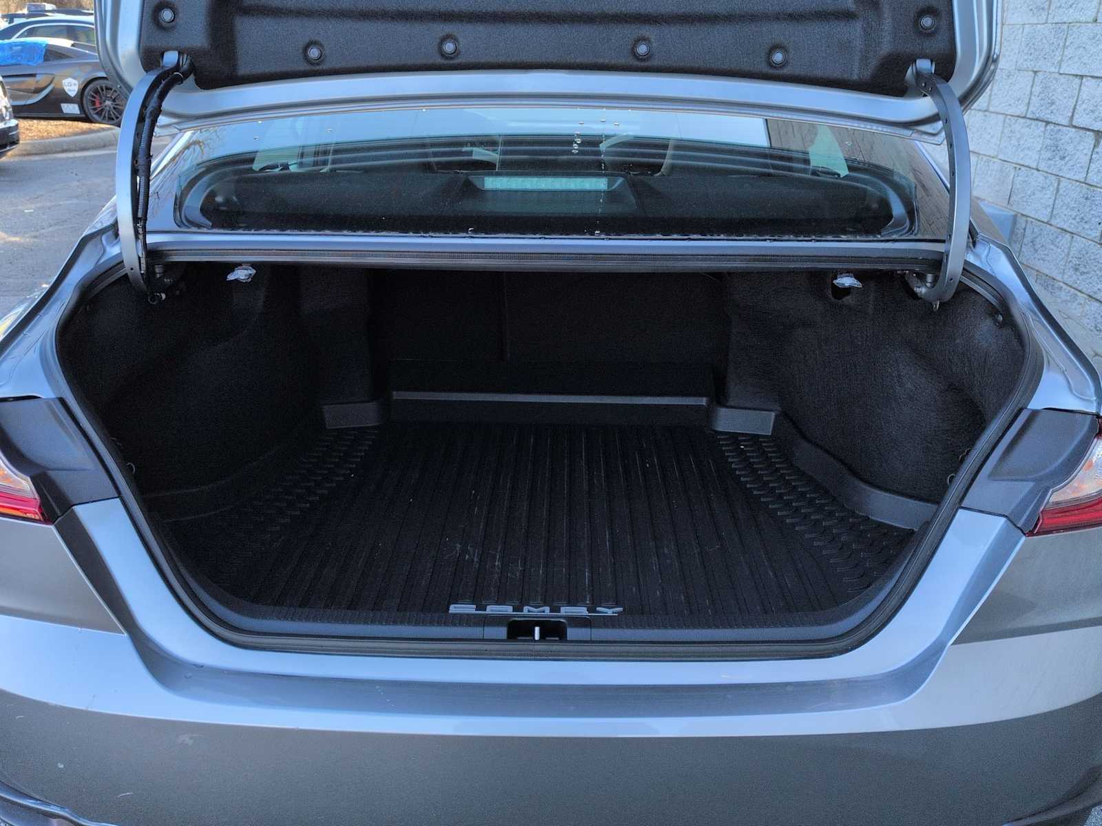 Thumbnail: 2025 Toyota Camry - 36