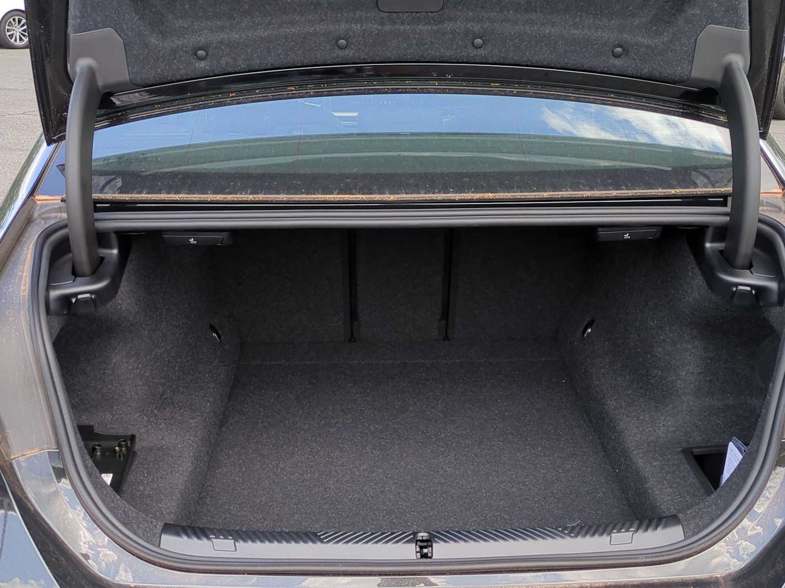 Thumbnail: 2025 BMW 5 Series - 36