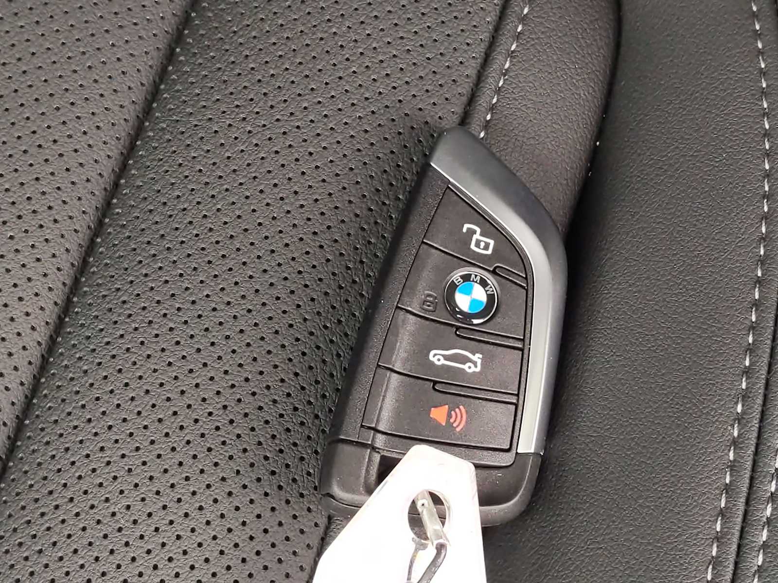 Thumbnail: 2025 BMW i4 - 37