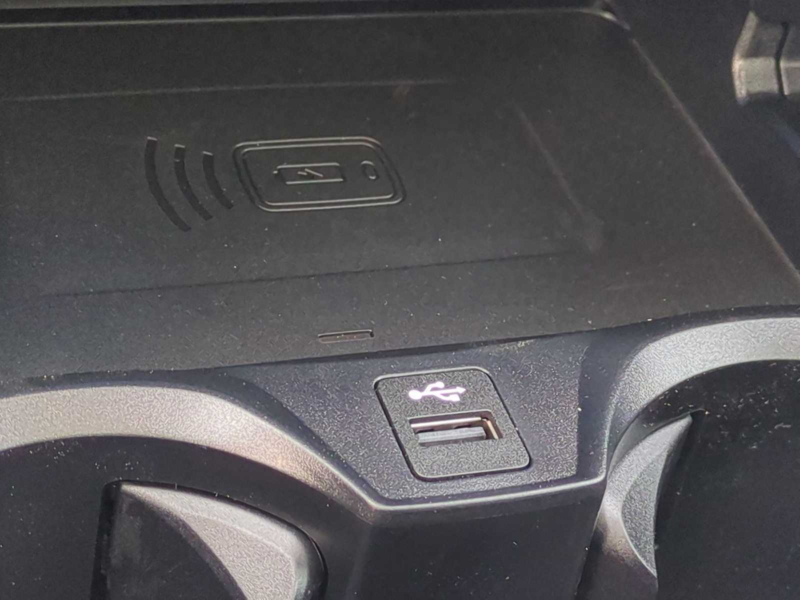 Thumbnail: 2025 BMW i4 - 34