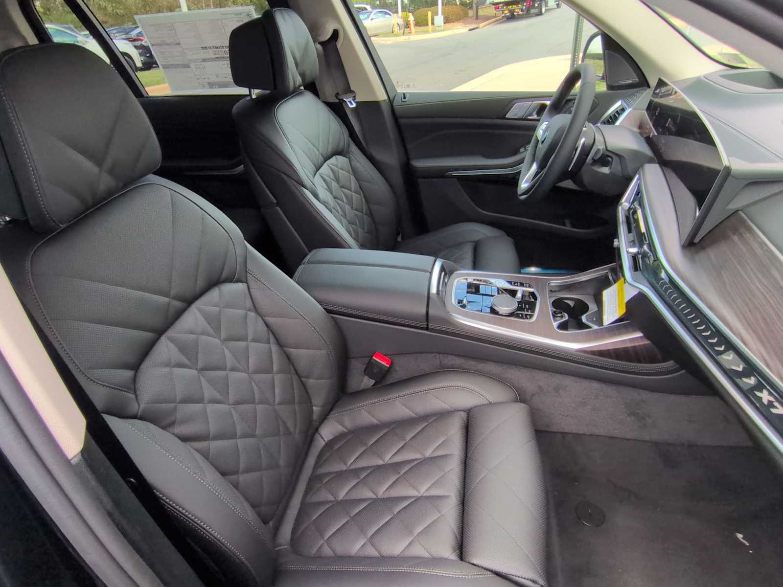 Thumbnail: 2026 BMW X7 - 24