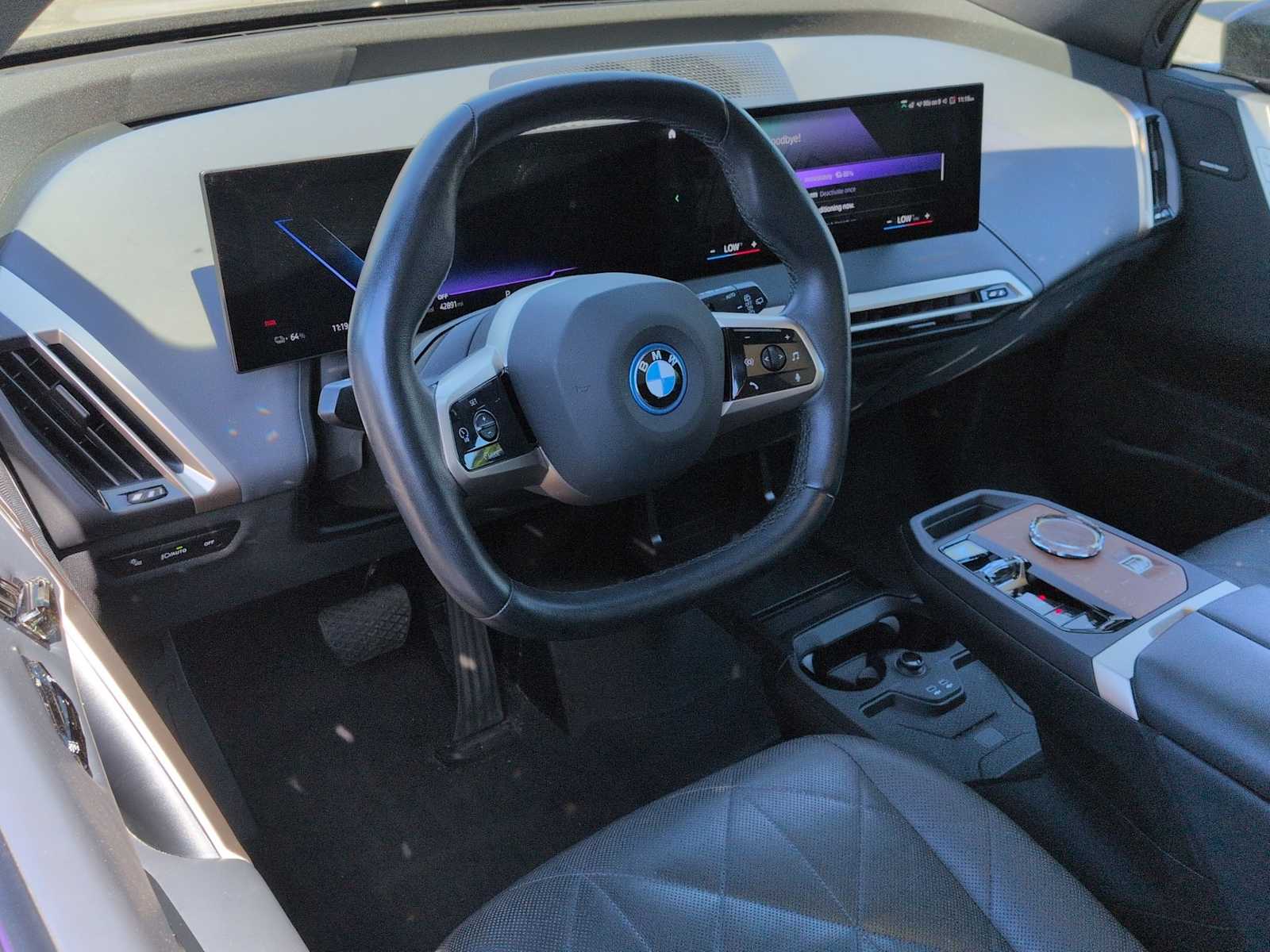 Thumbnail: 2022 BMW iX - 10