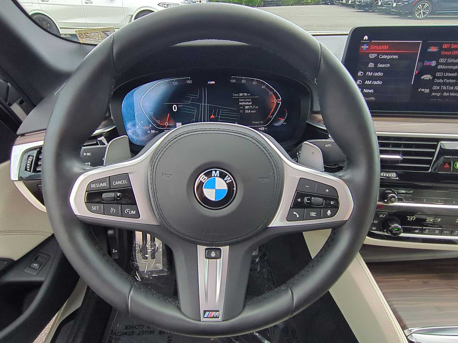 Thumbnail: 2022 BMW 5 Series - 24