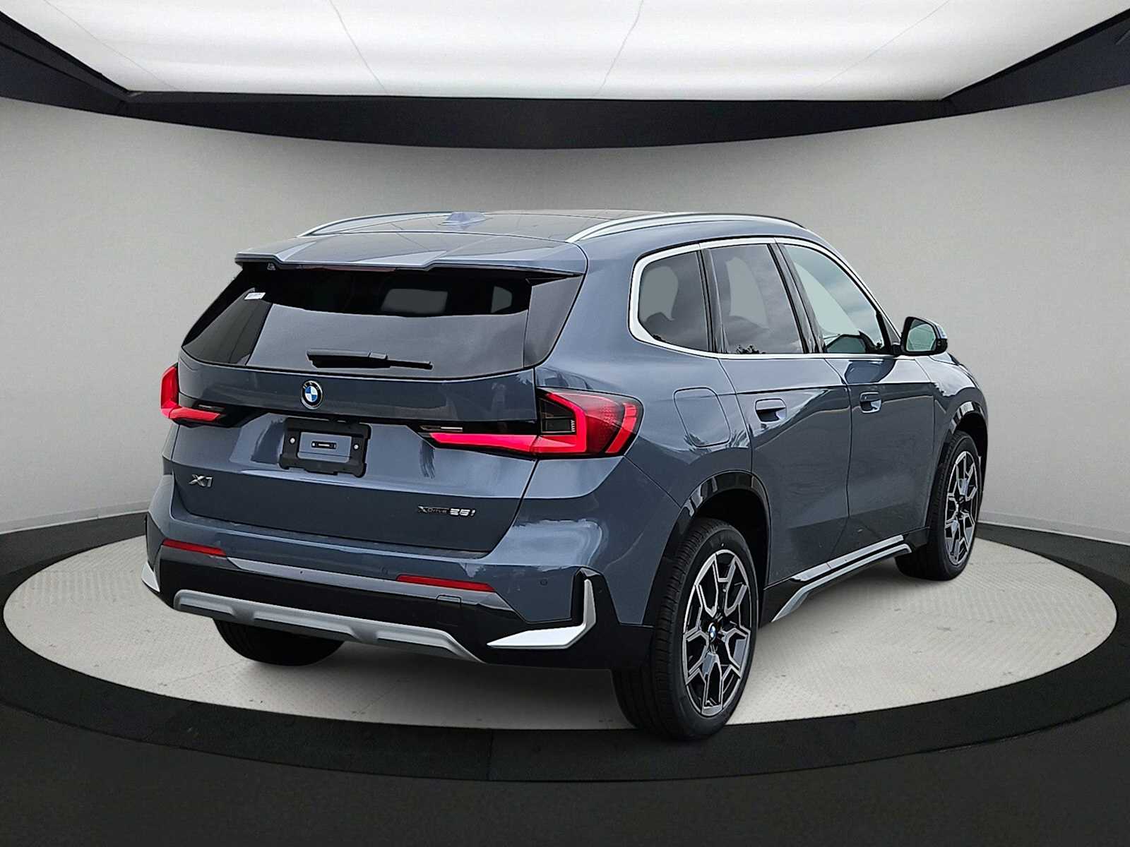 Thumbnail: 2025 BMW X1 - 8