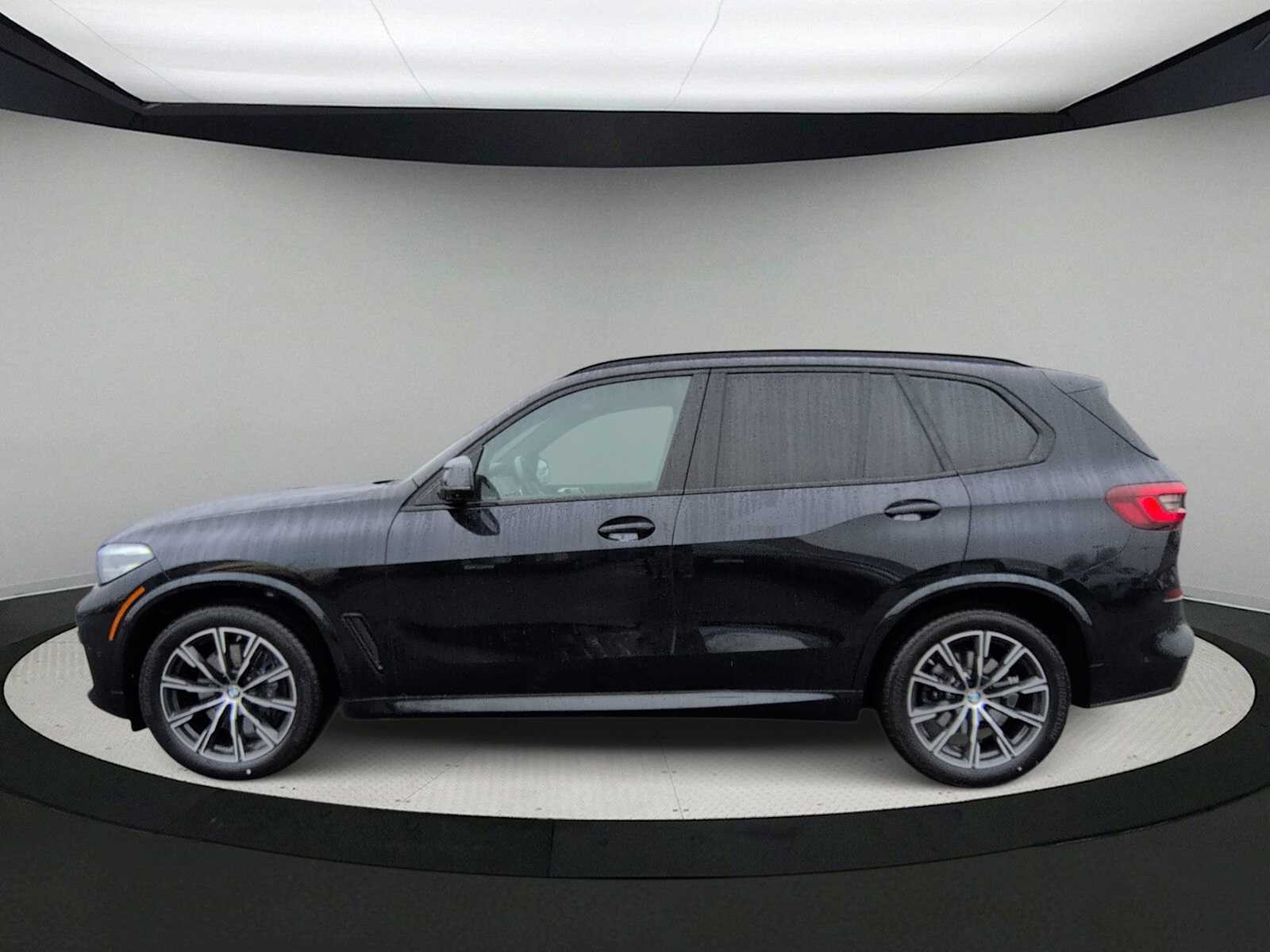 Thumbnail: 2023 BMW X5 - 5