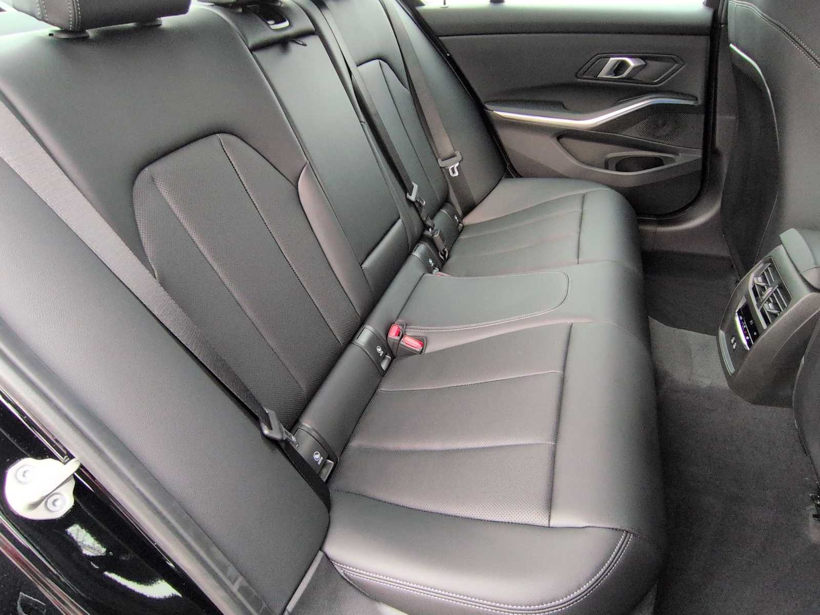 Thumbnail: 2026 BMW 3 Series - 21