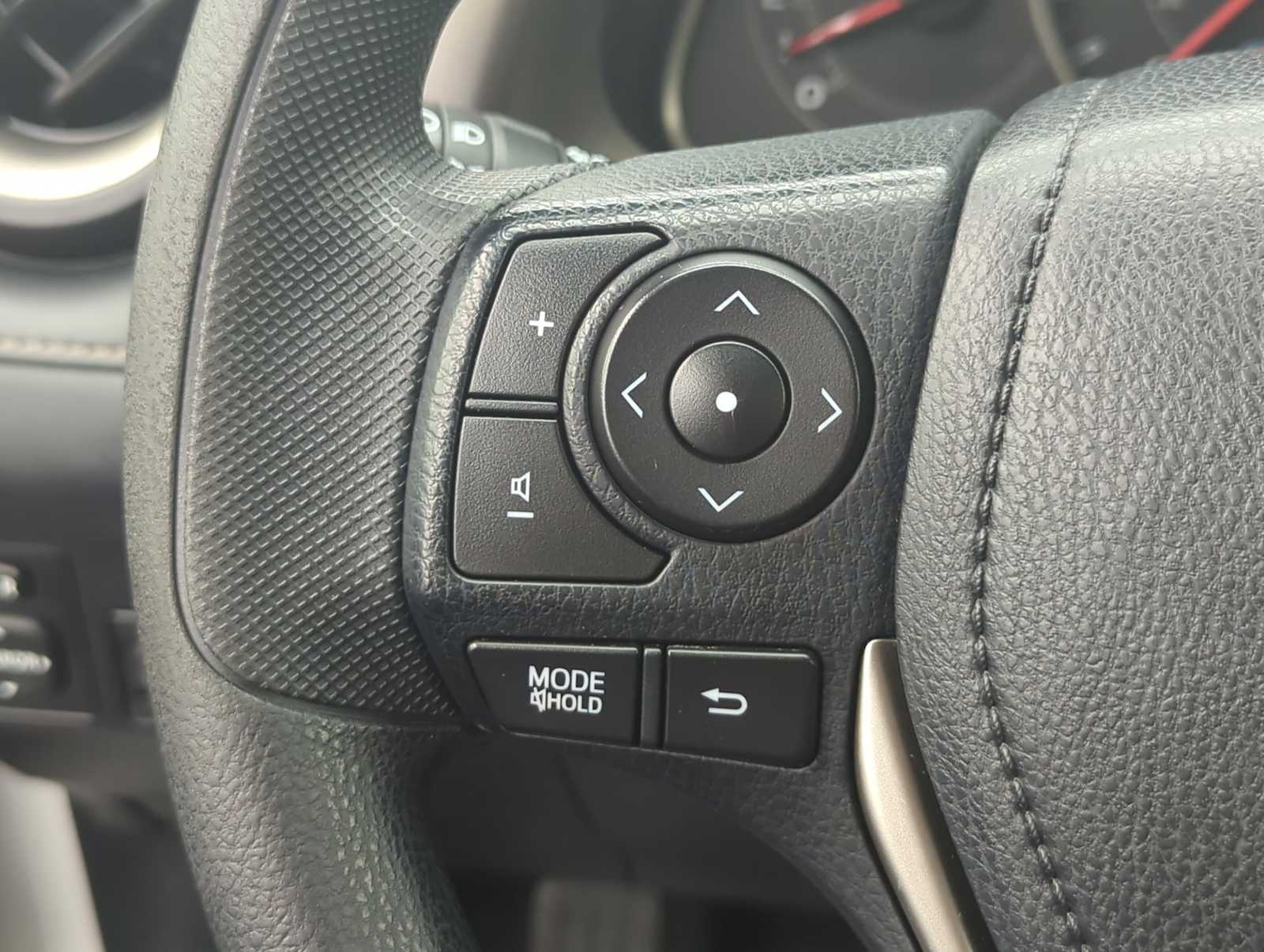 Thumbnail: 2015 Toyota RAV4 - 25