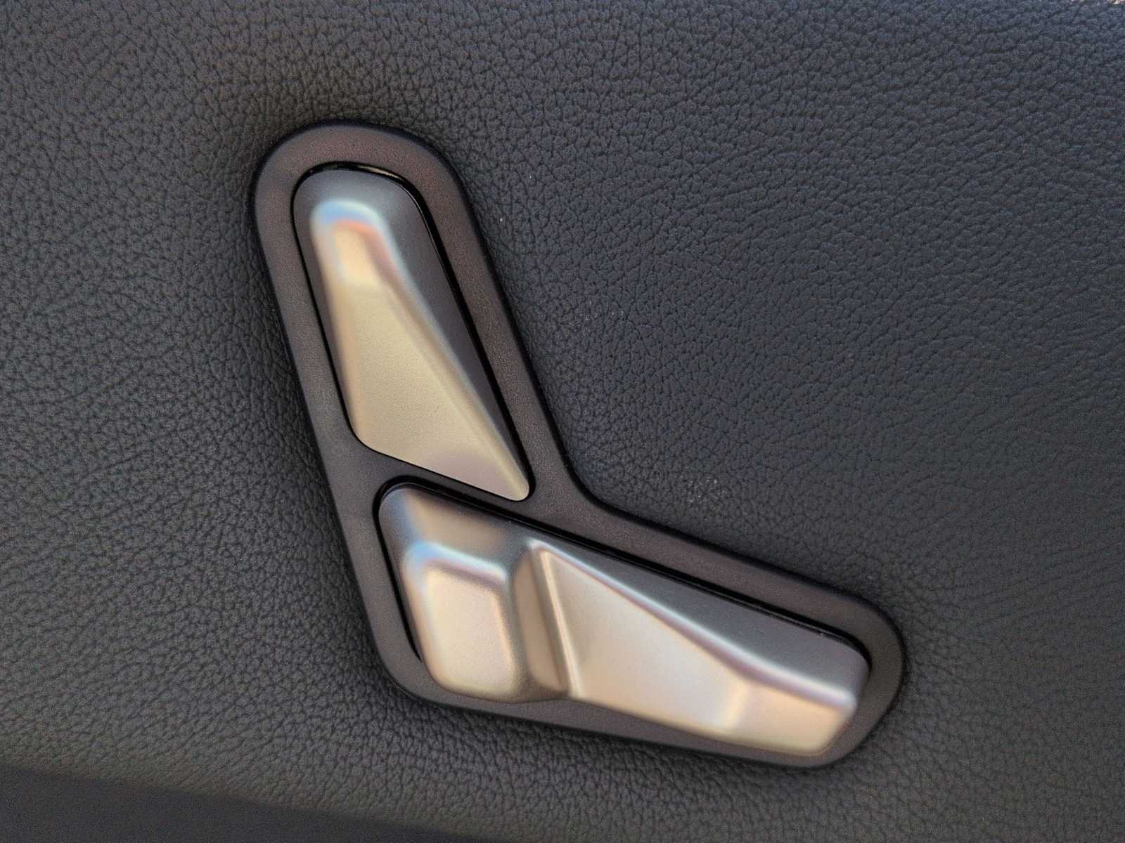 Thumbnail: 2026 BMW iX - 17