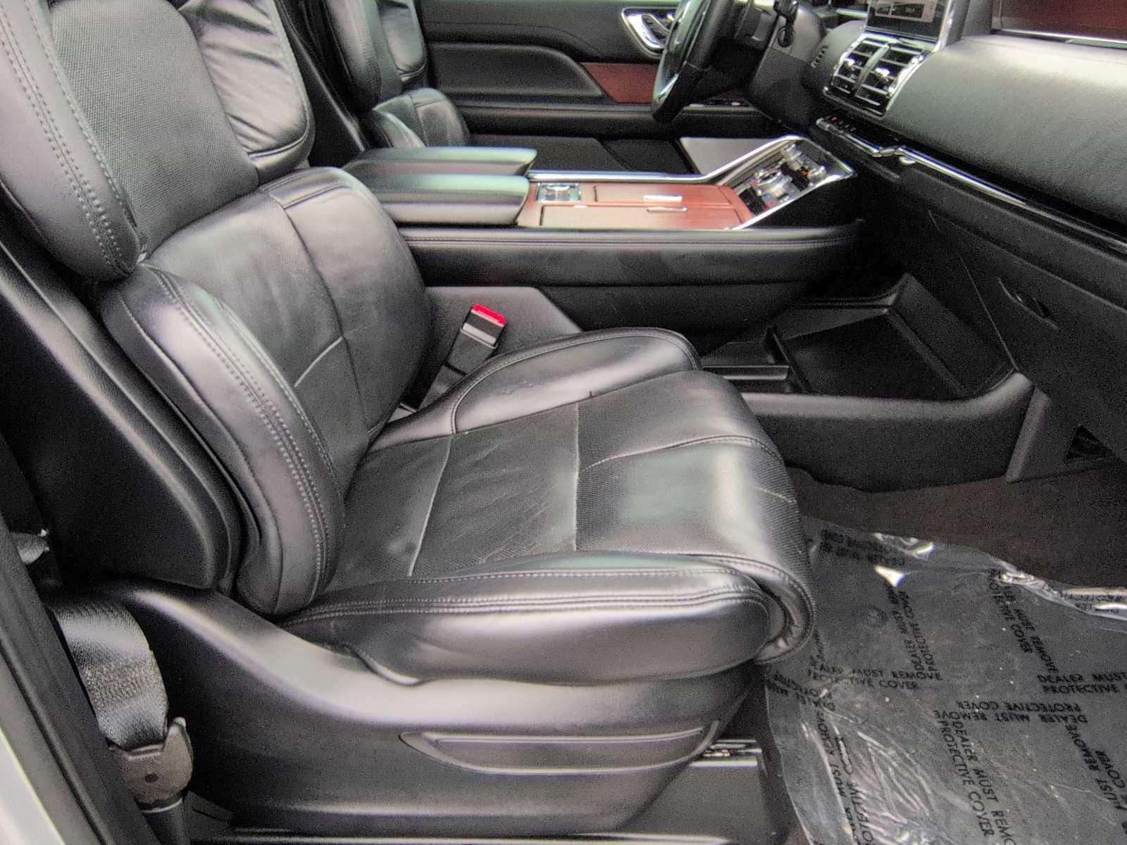 Thumbnail: 2020 Lincoln Navigator L - 23