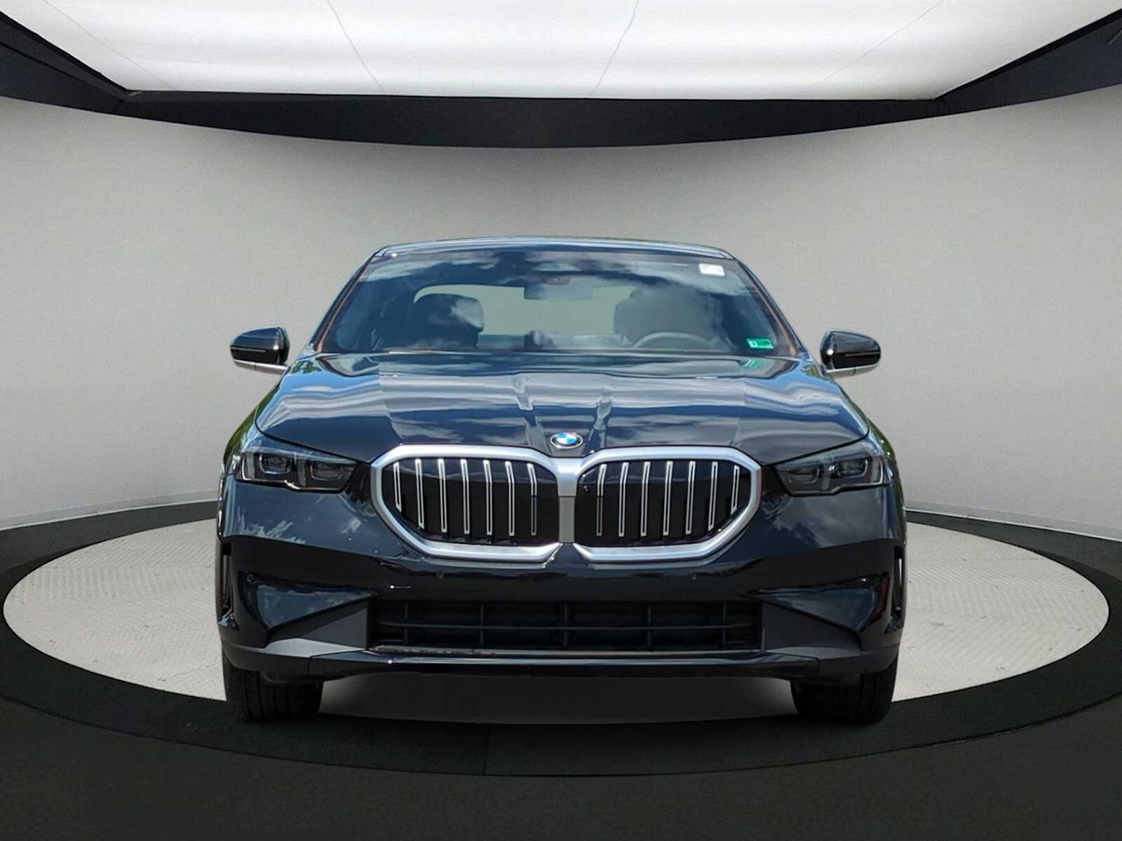 Thumbnail: 2025 BMW 5 Series - 3