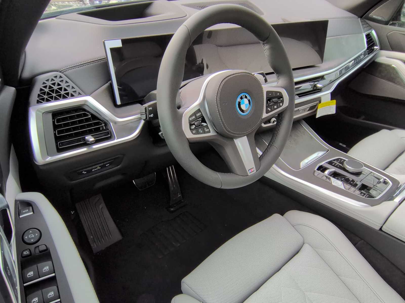 Thumbnail: 2026 BMW X5 - 10