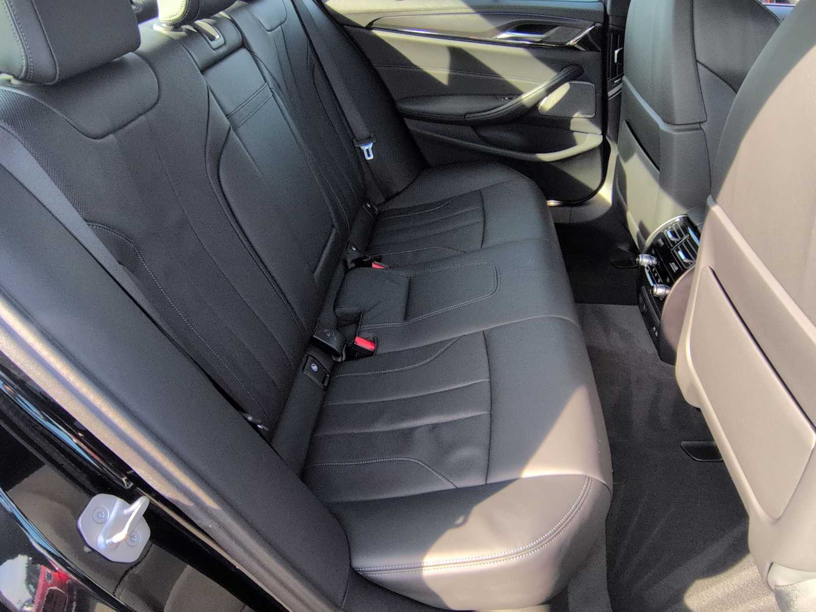 Thumbnail: 2023 BMW M5 - 21