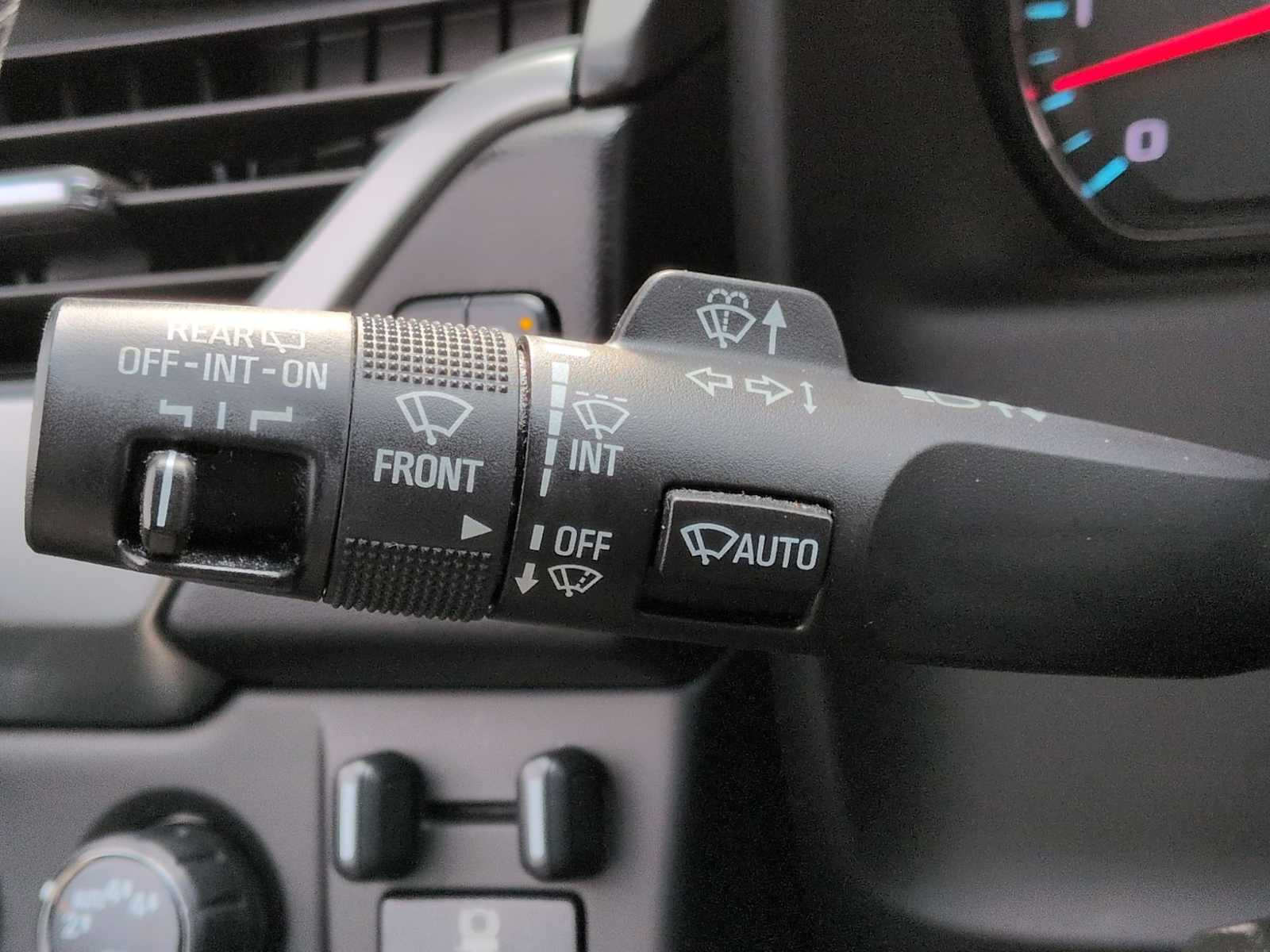 Thumbnail: 2018 Chevrolet Tahoe - 29