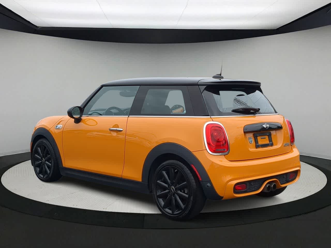 Thumbnail: 2017 MINI Cooper Hardtop - 6