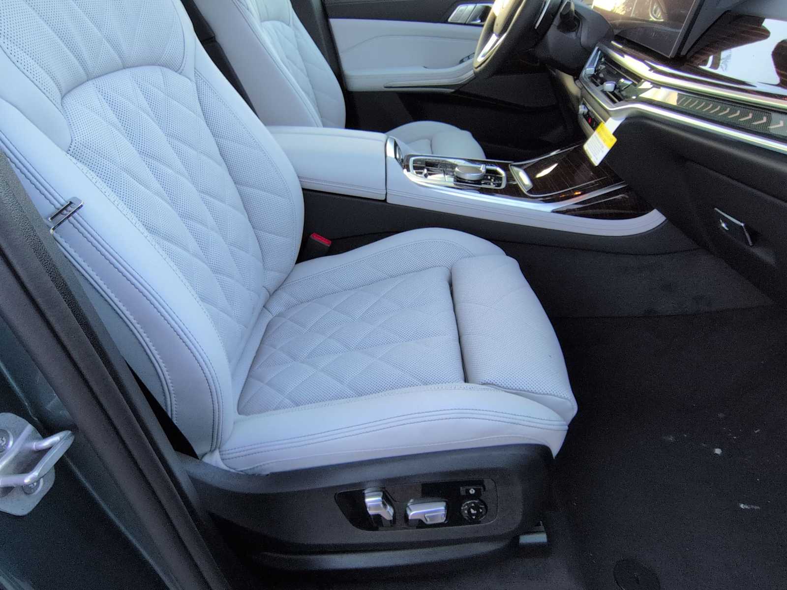 Thumbnail: 2026 BMW X7 - 24