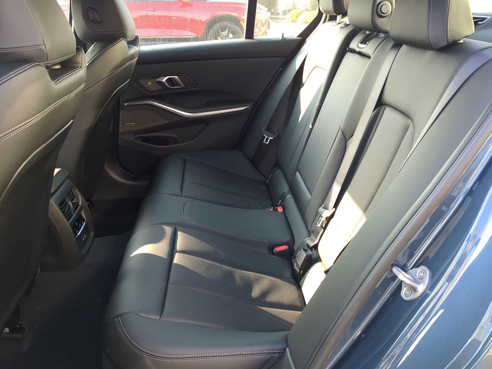 Thumbnail: 2026 BMW 3 Series - 21