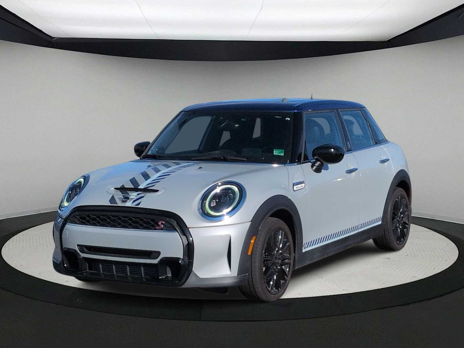 Thumbnail: 2022 MINI Cooper Hardtop - 4