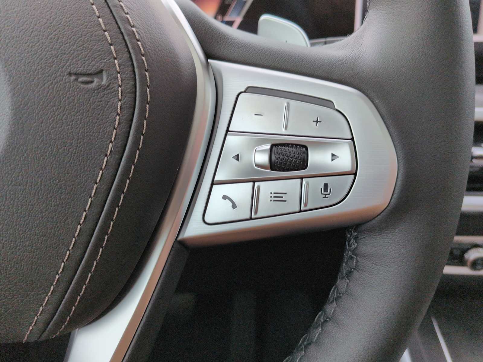 Thumbnail: 2027 BMW X7 - 27