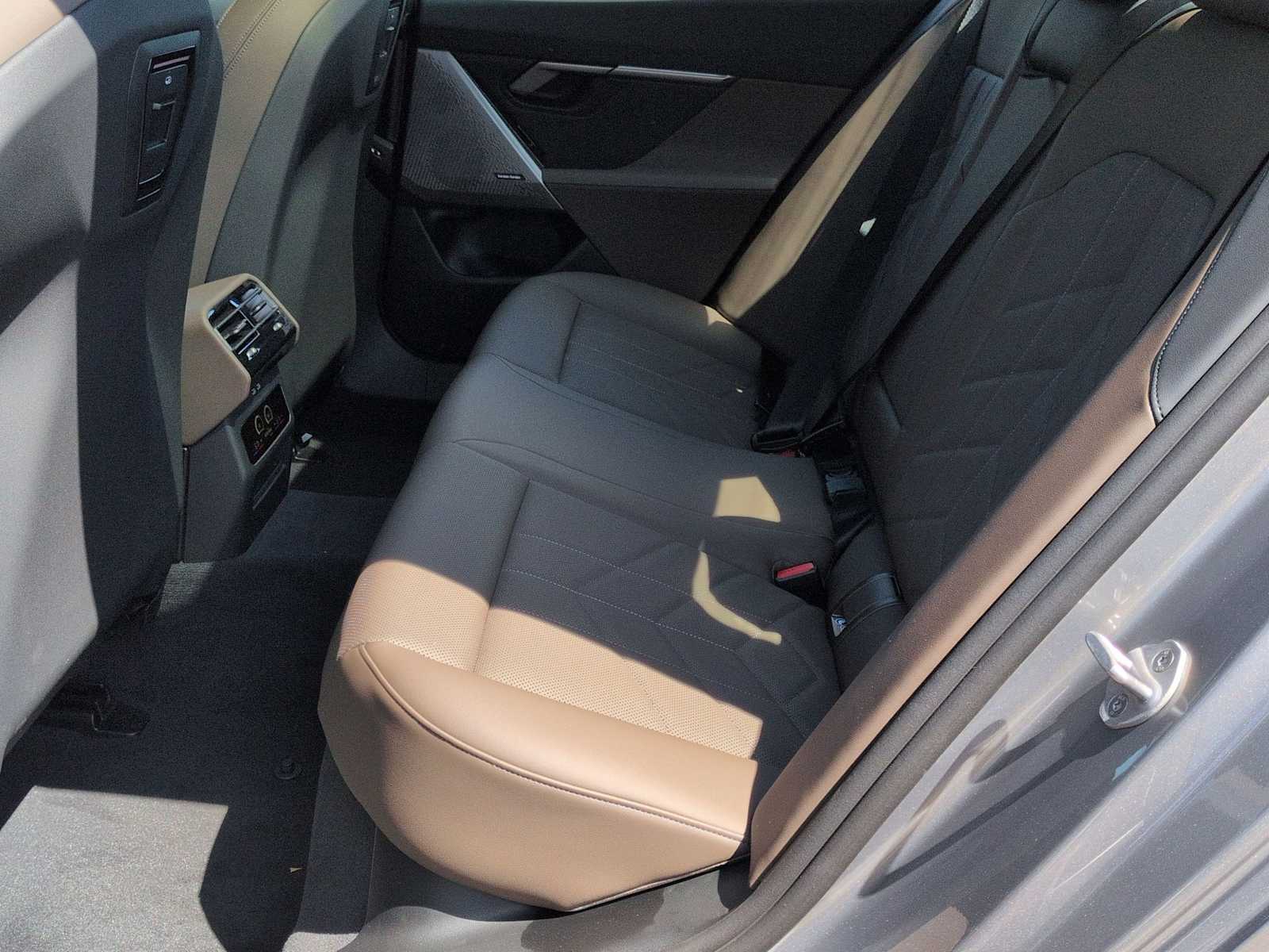 Thumbnail: 2026 BMW i5 - 21