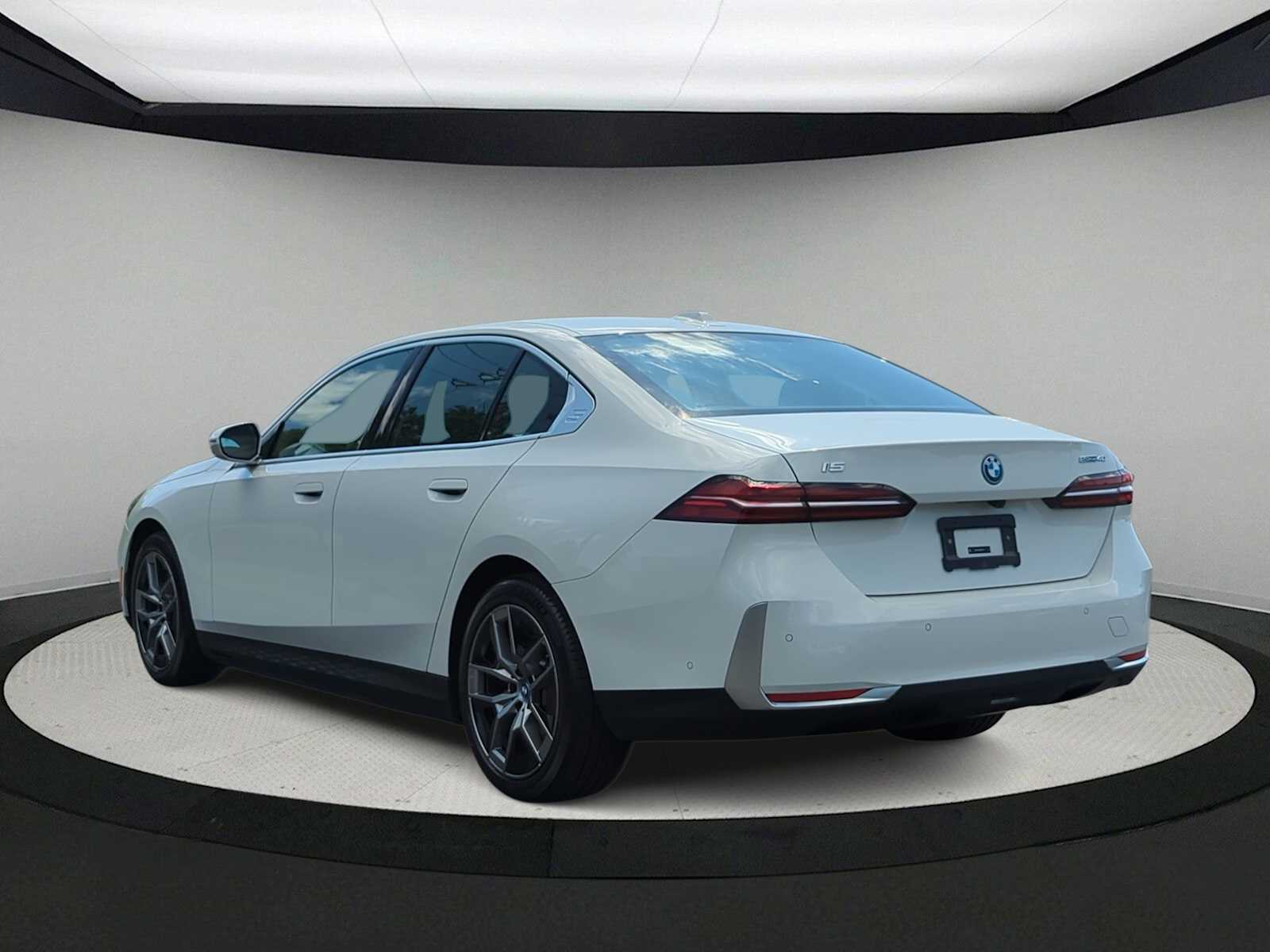 Thumbnail: 2024 BMW i5 - 6