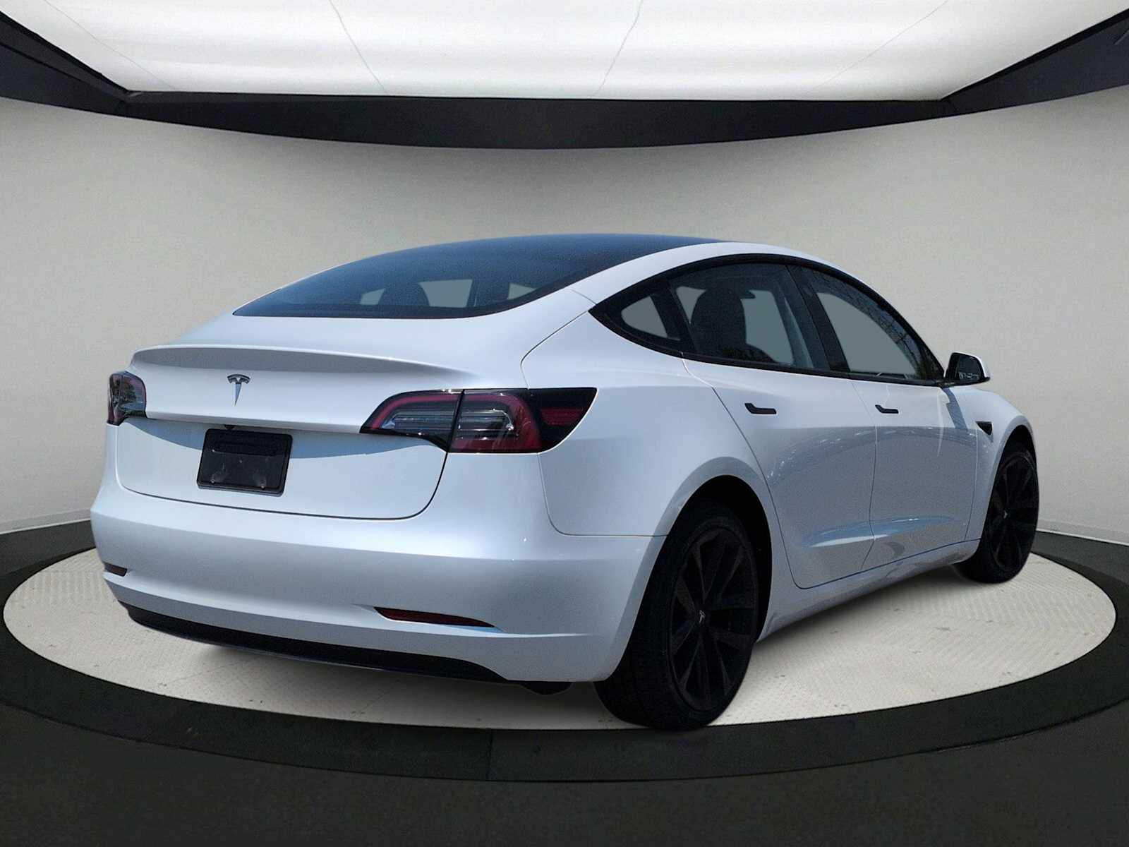 Thumbnail: 2023 Tesla Model 3 - 8