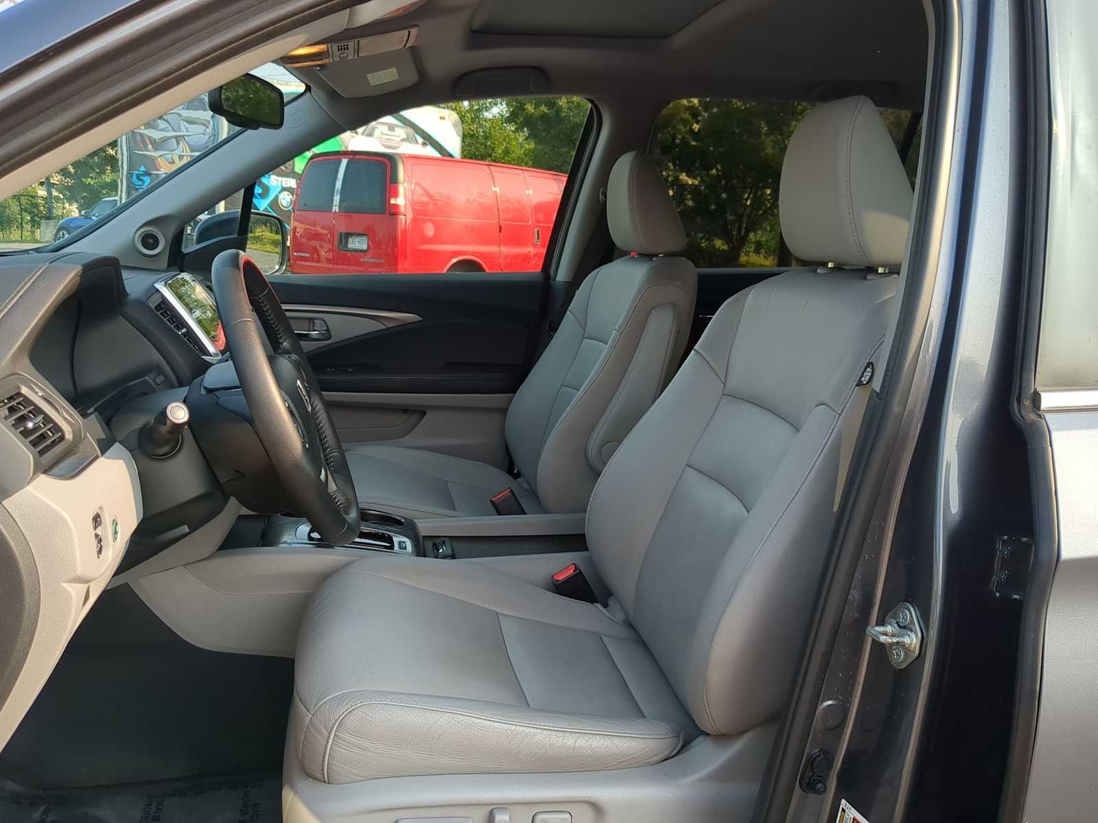 Thumbnail: 2016 Honda Pilot - 16