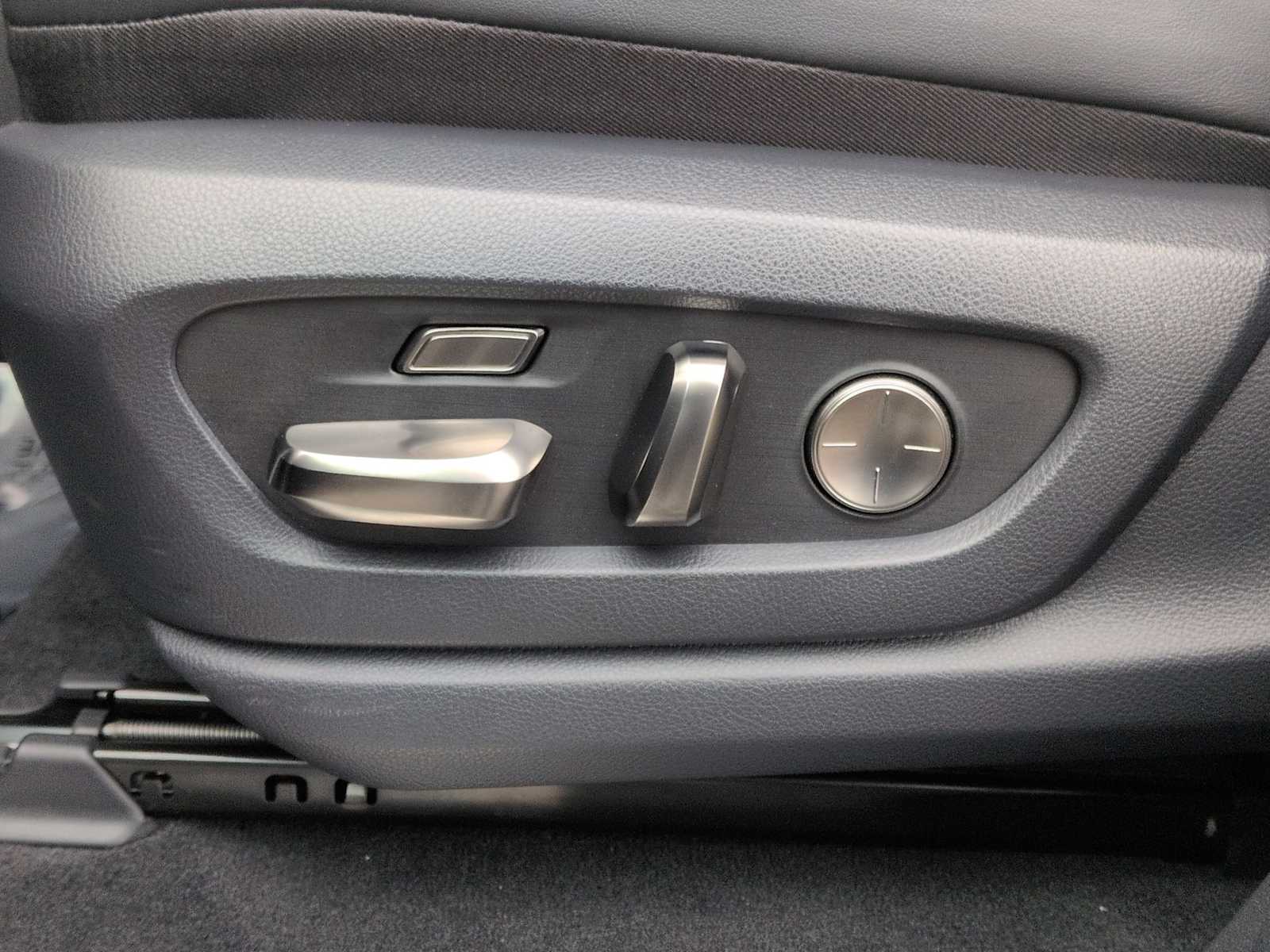 Thumbnail: 2024 Lexus LX - 18