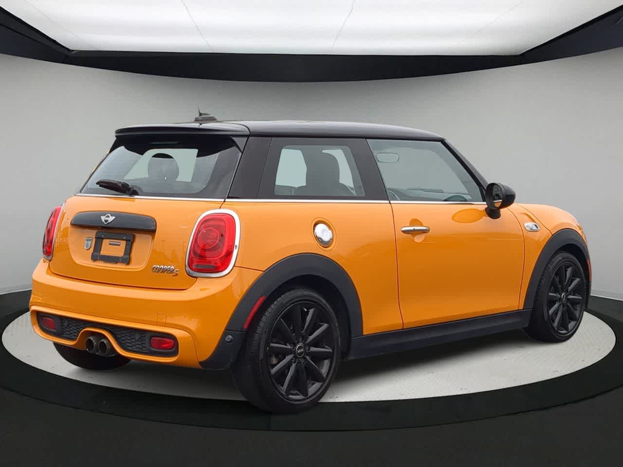 Thumbnail: 2017 MINI Cooper Hardtop - 8