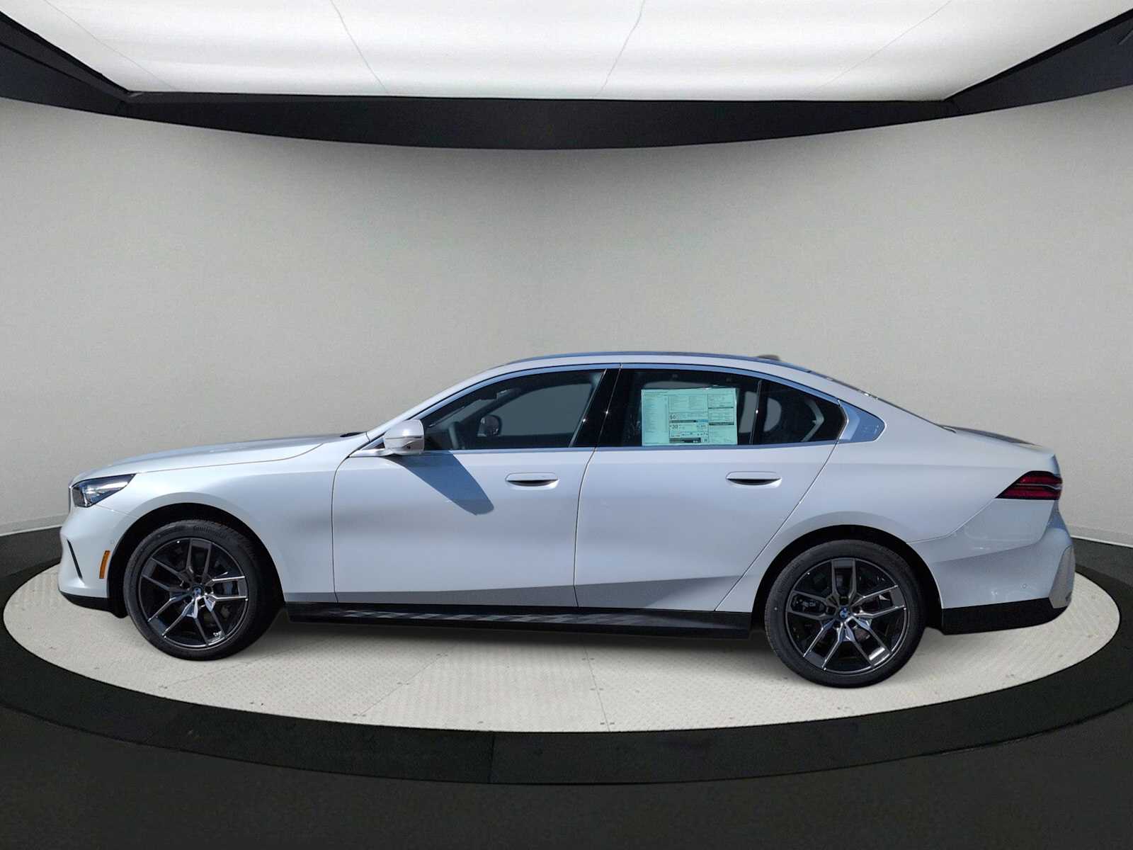 Thumbnail: 2026 BMW 5 Series - 5