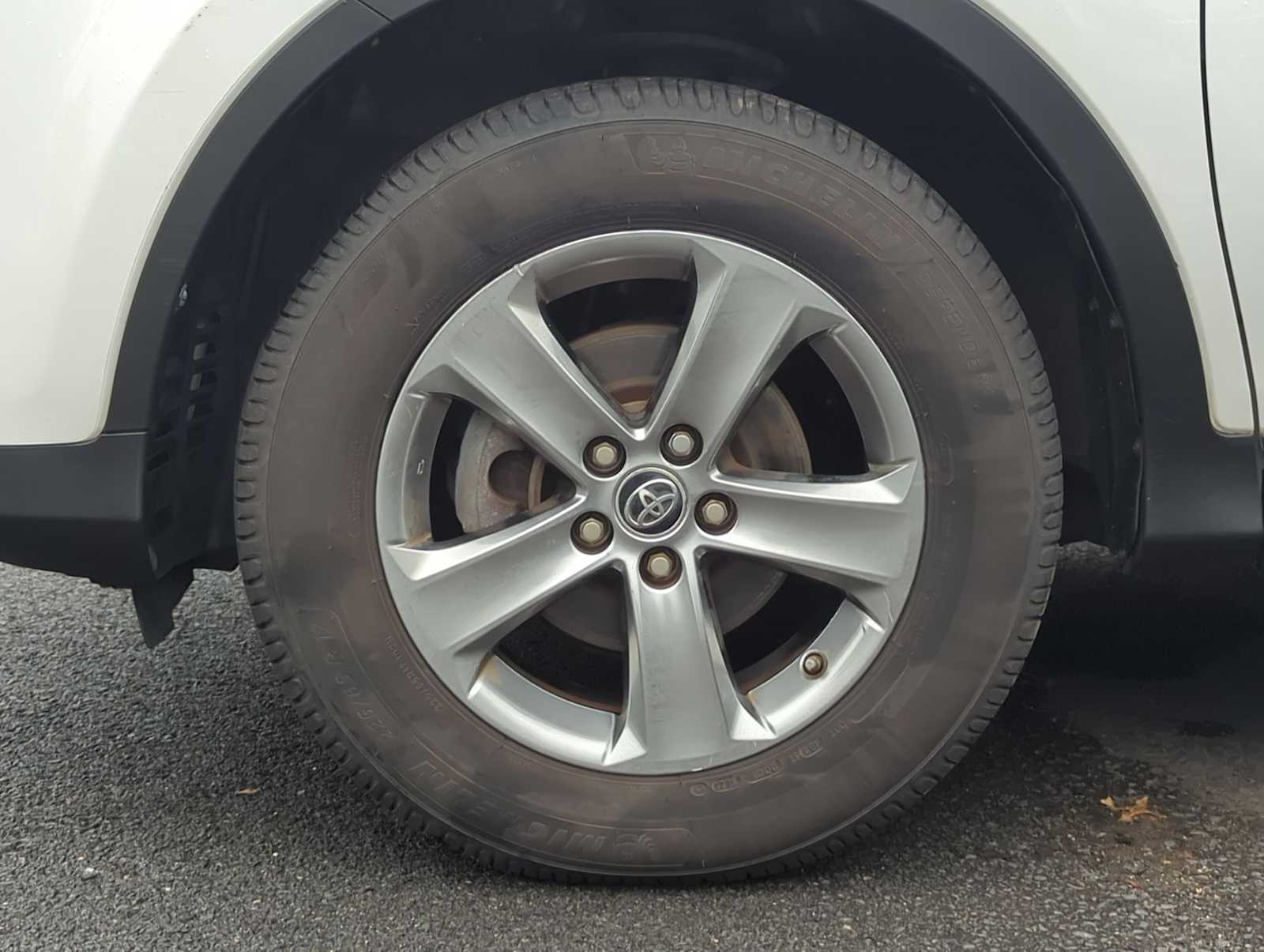 Thumbnail: 2015 Toyota RAV4 - 14