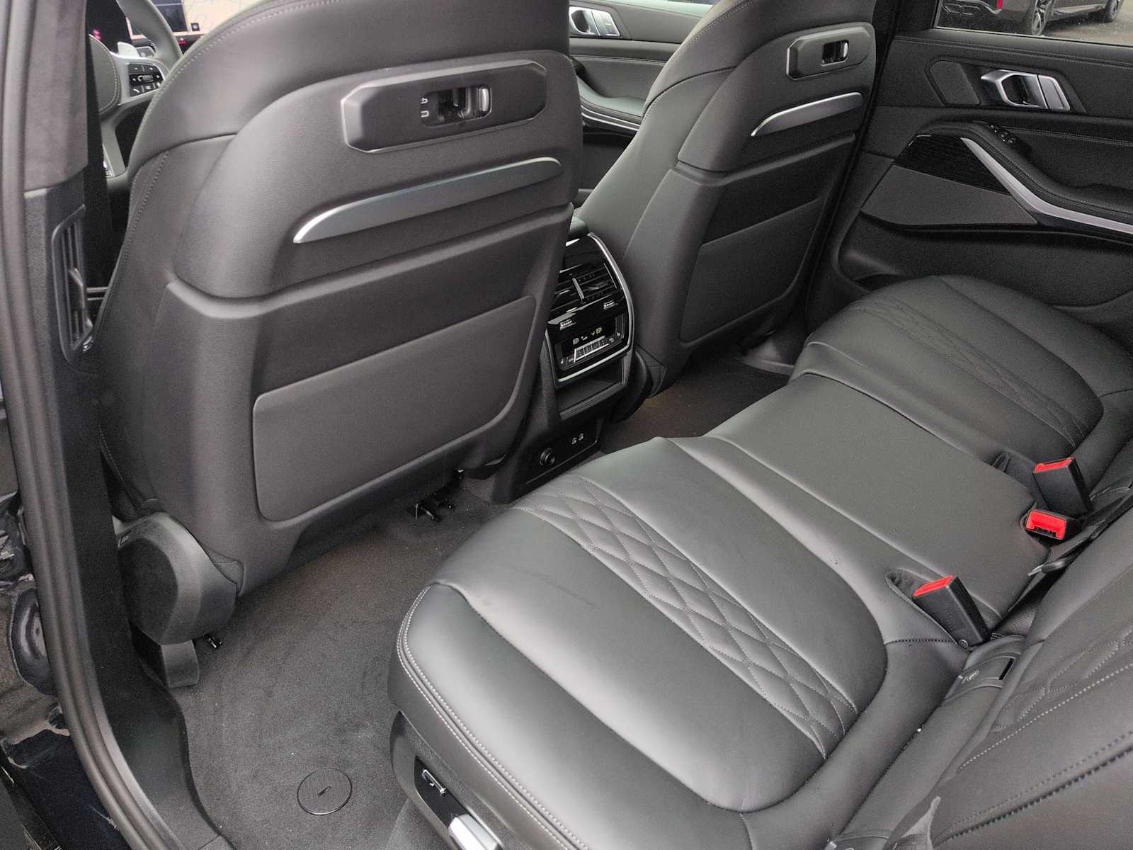 Thumbnail: 2026 BMW X7 - 19