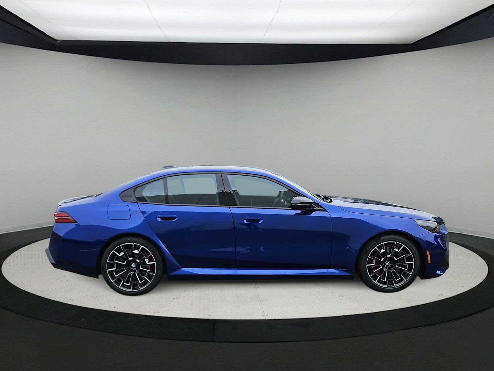 Thumbnail: 2026 BMW M5 - 9