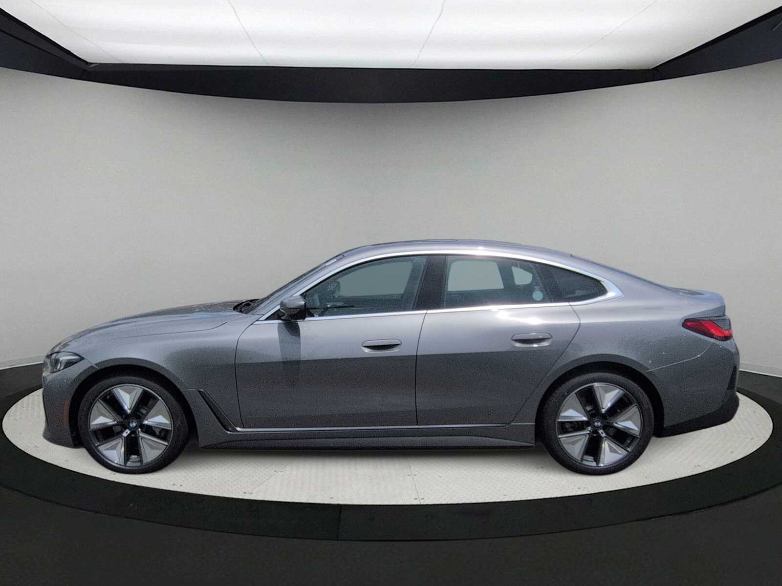Thumbnail: 2026 BMW i4 - 5