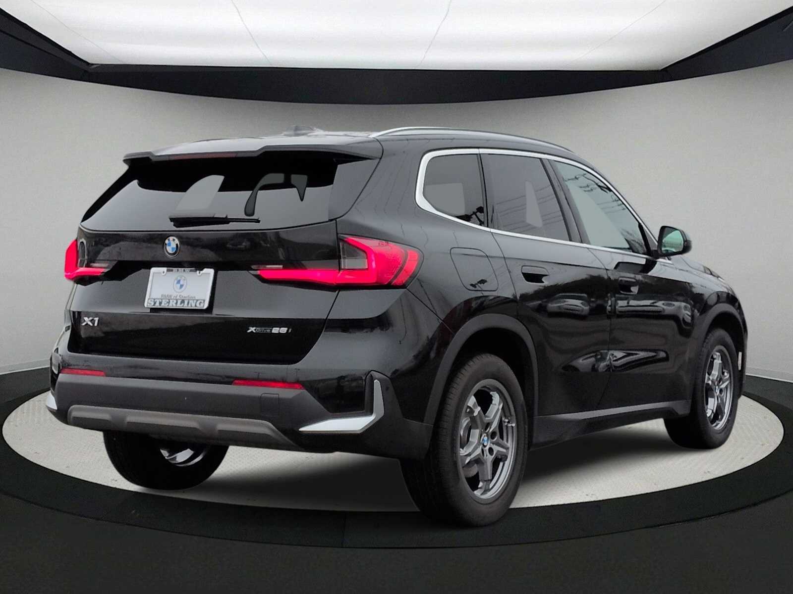 Thumbnail: 2023 BMW X1 - 8