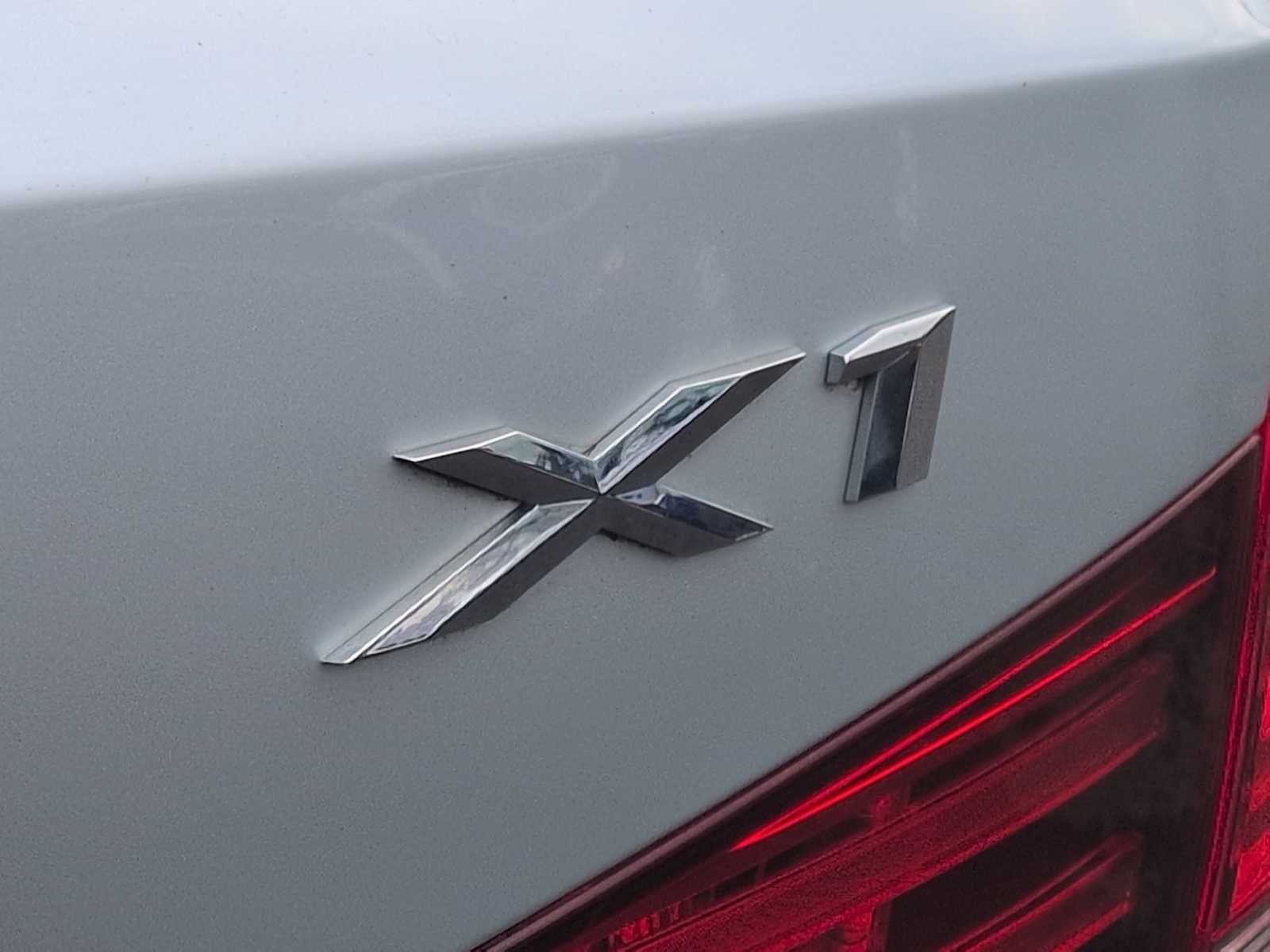 Thumbnail: 2015 BMW X1 - 13