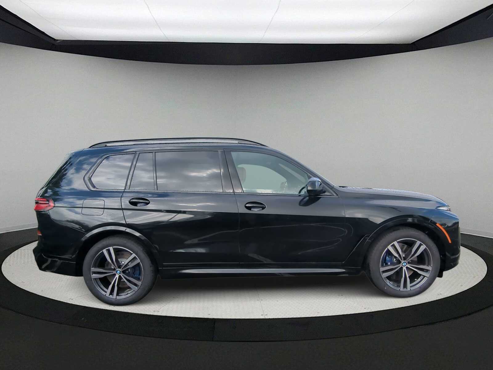 Thumbnail: 2026 BMW X7 - 9