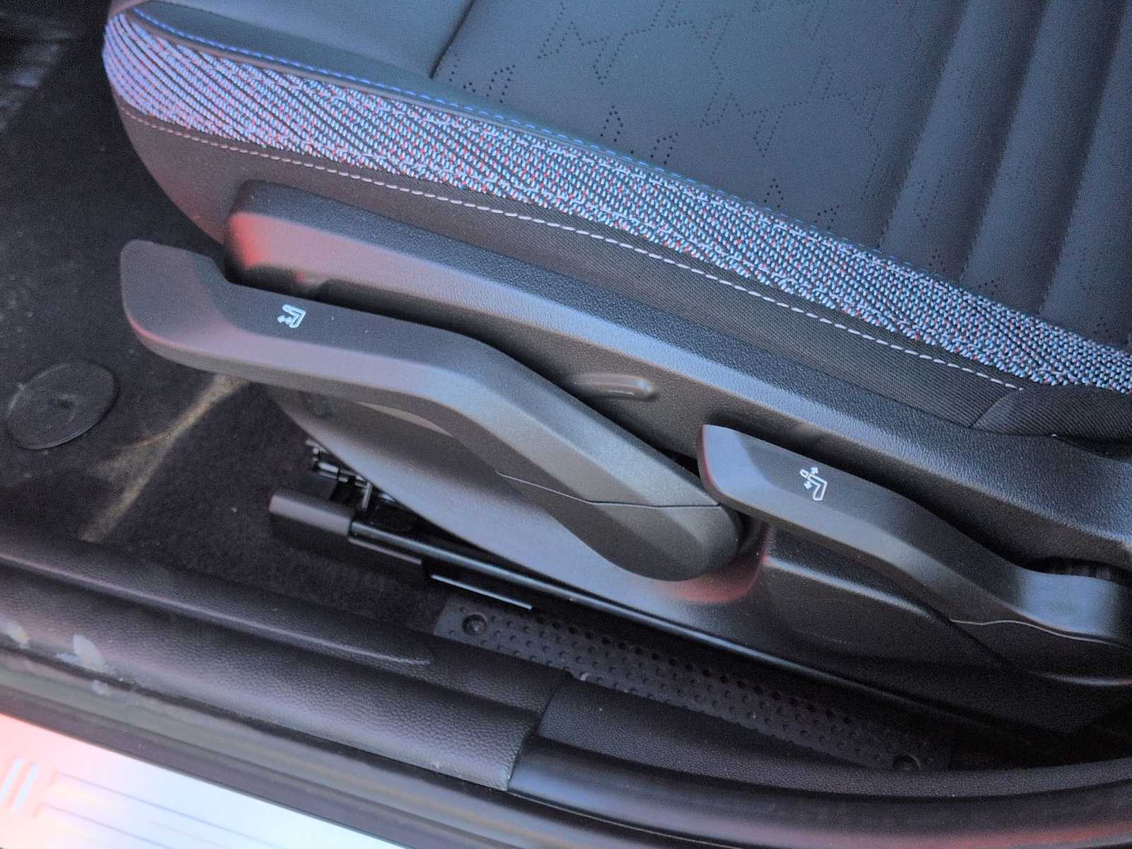 Thumbnail: 2025 MINI Cooper Hardtop - 18