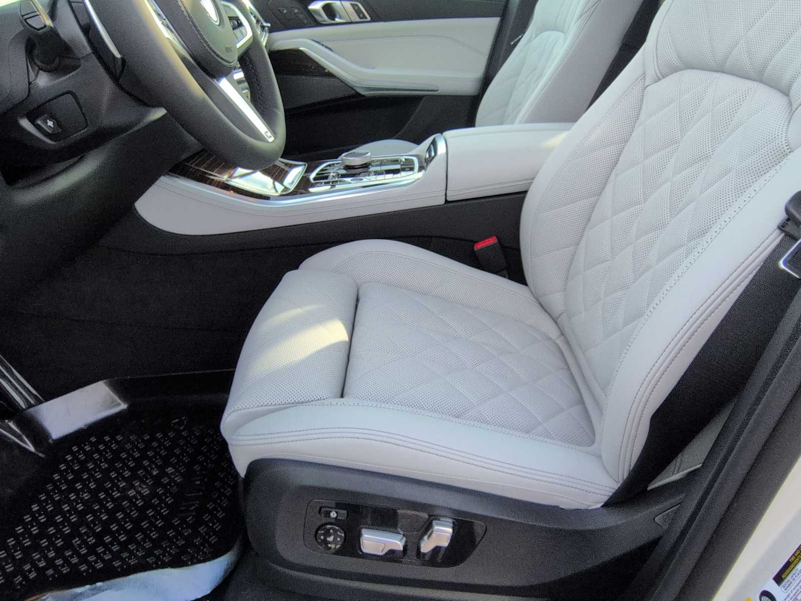 Thumbnail: 2026 BMW X5 - 17