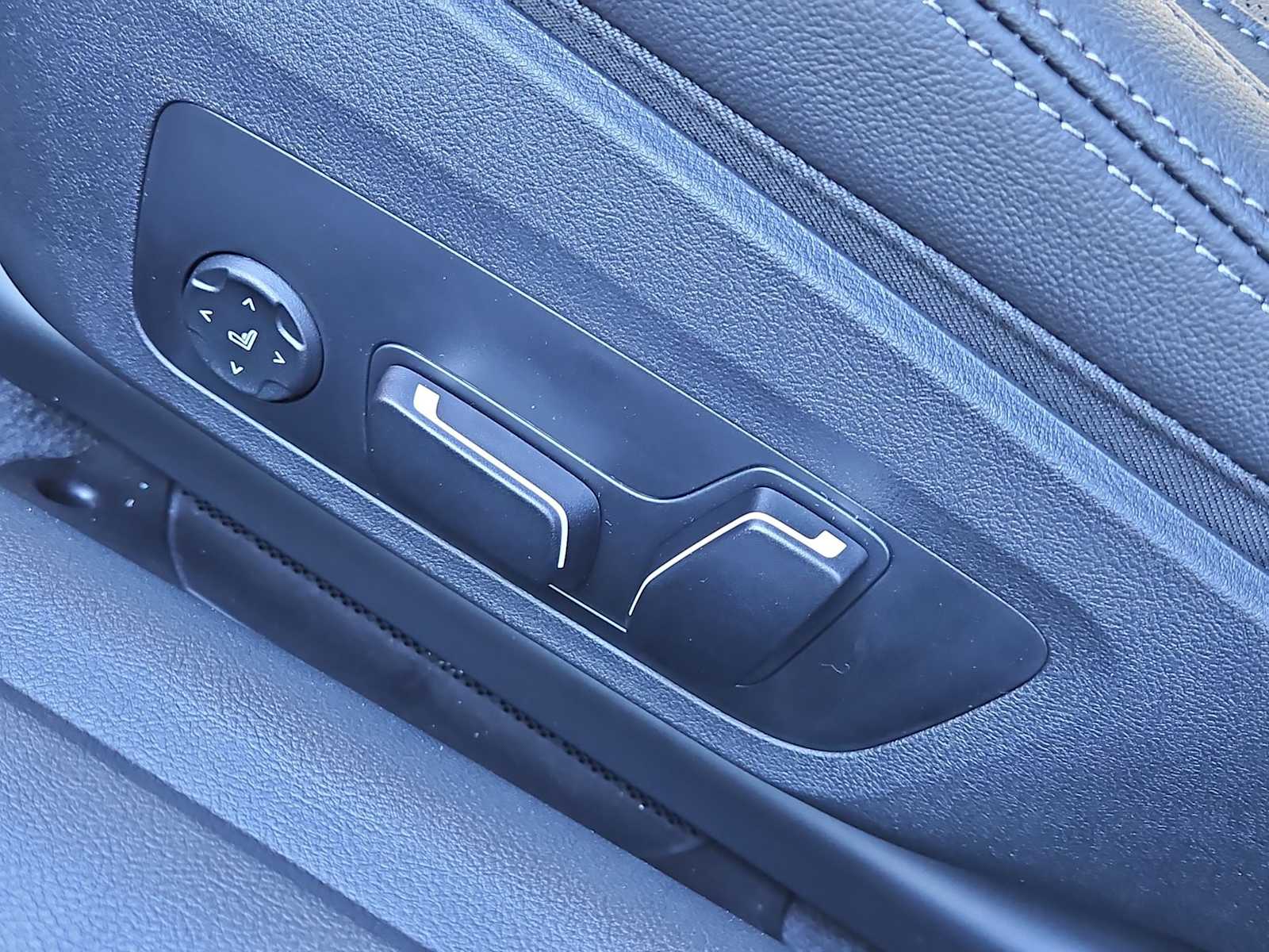 Thumbnail: 2026 BMW 4 Series - 16