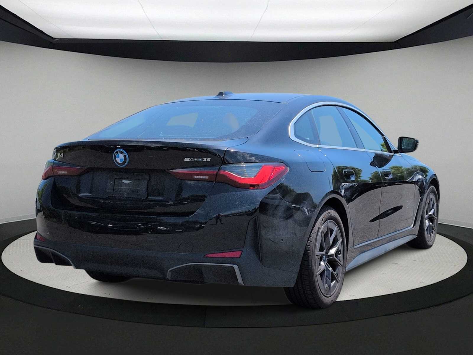 Thumbnail: 2023 BMW i4 - 8