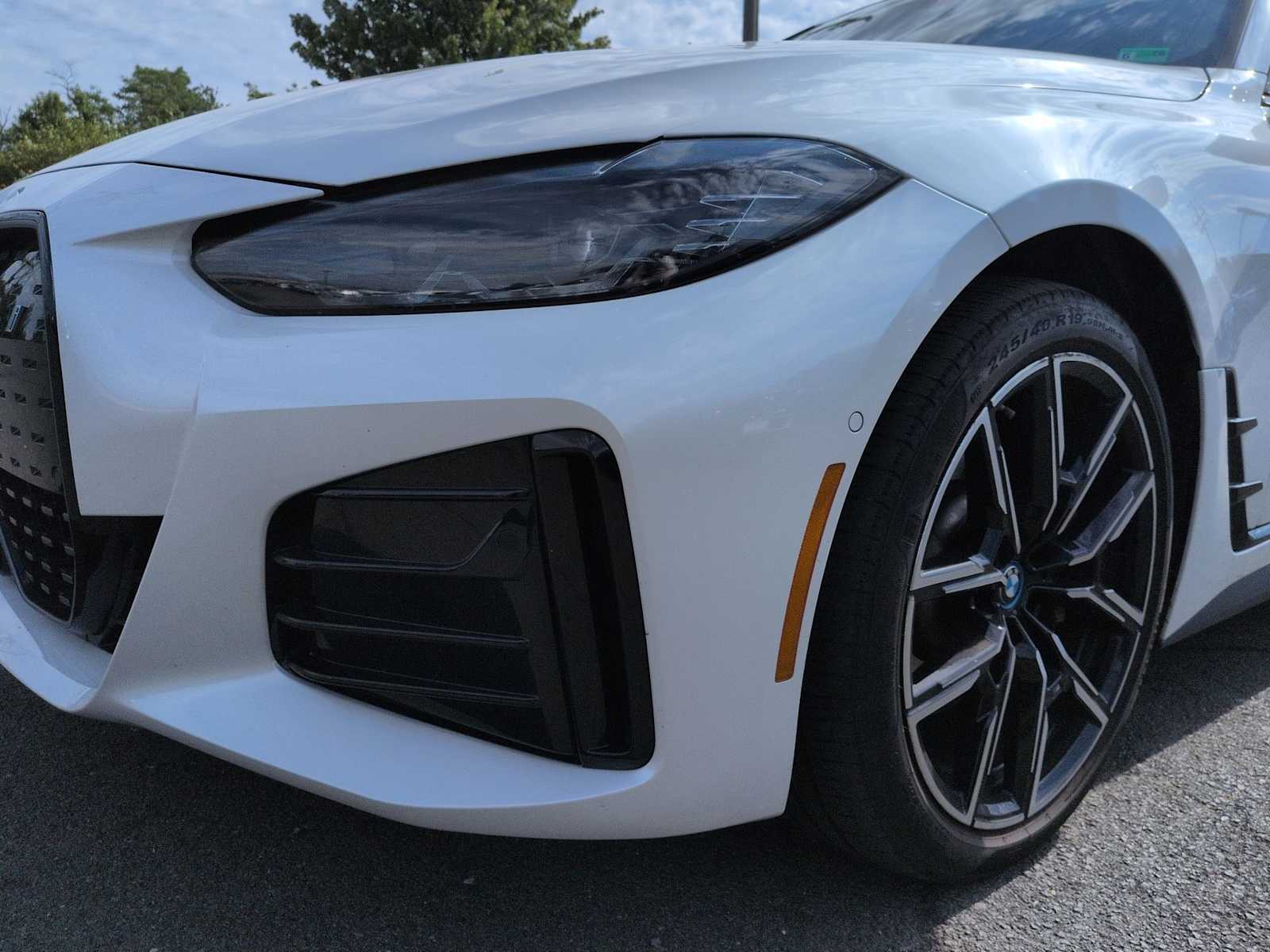 Thumbnail: 2022 BMW i4 - 11