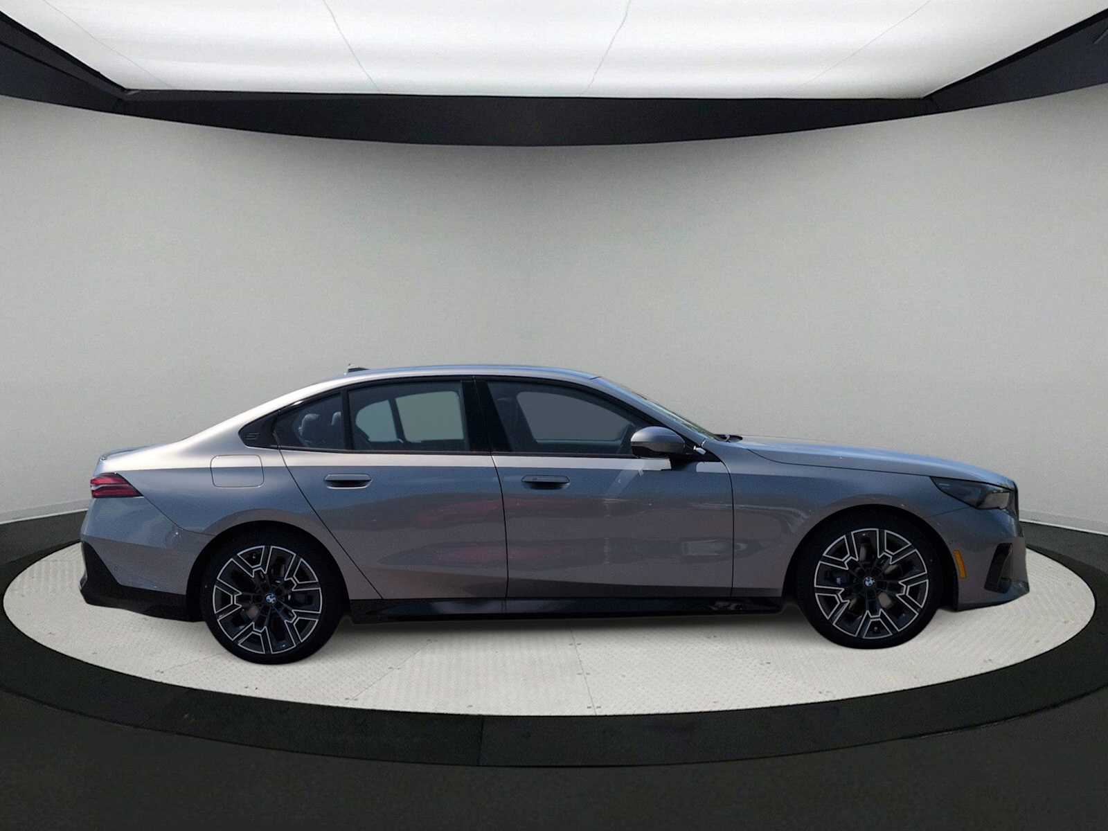 Thumbnail: 2026 BMW i5 - 9