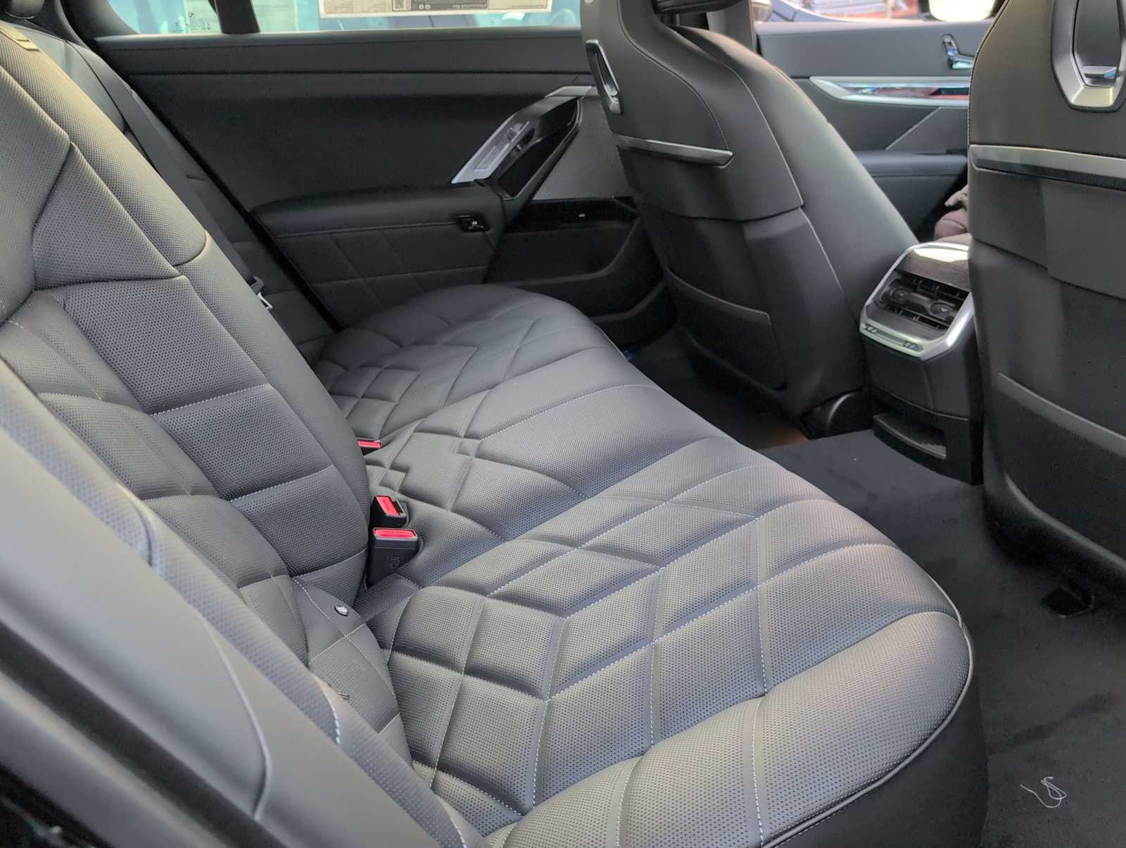 Thumbnail: 2026 BMW 7 Series - 20