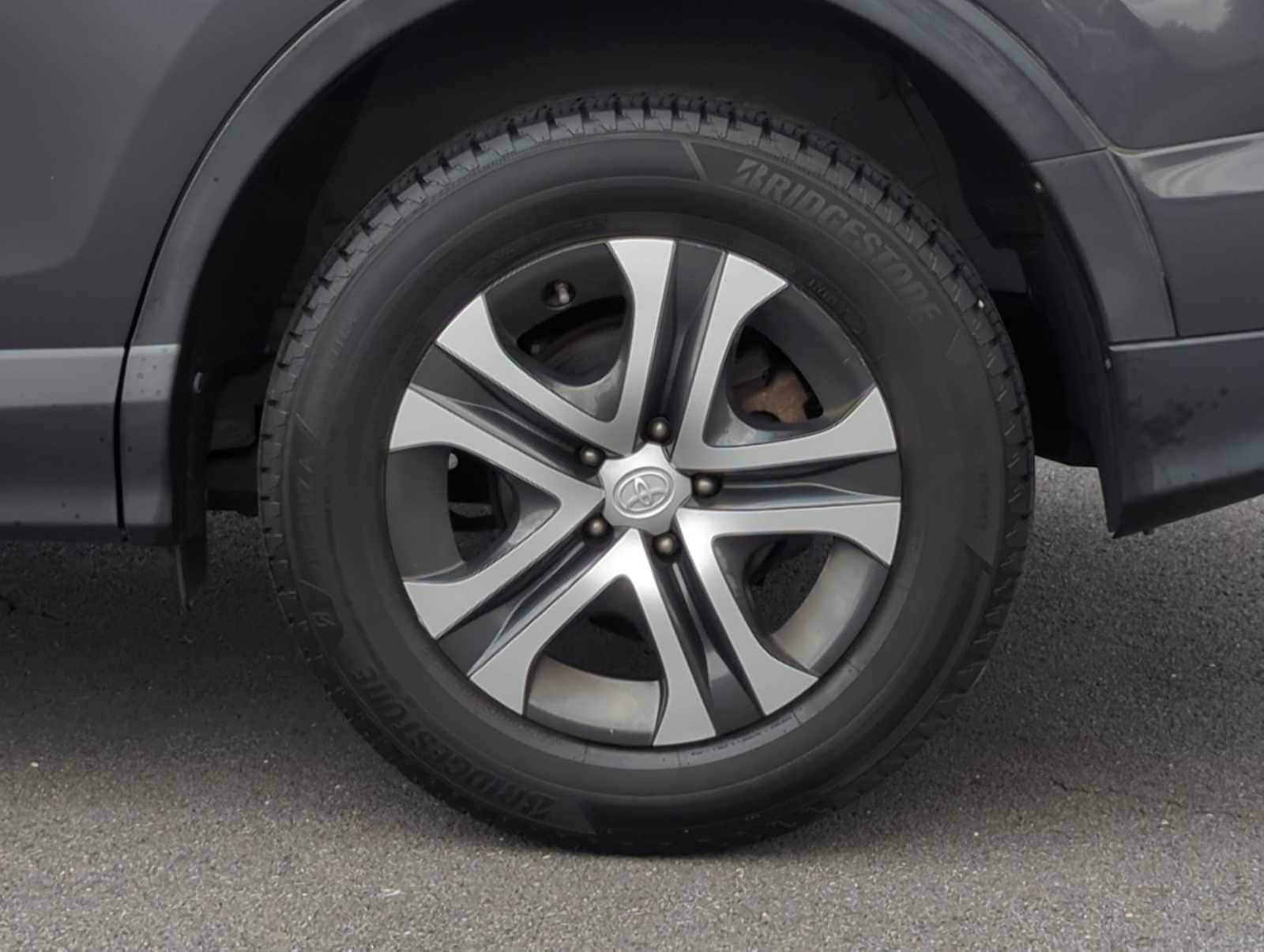 Thumbnail: 2018 Toyota RAV4 - 12