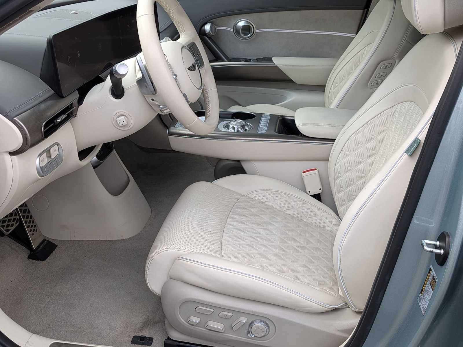 Thumbnail: 2023 Genesis GV60 - 17