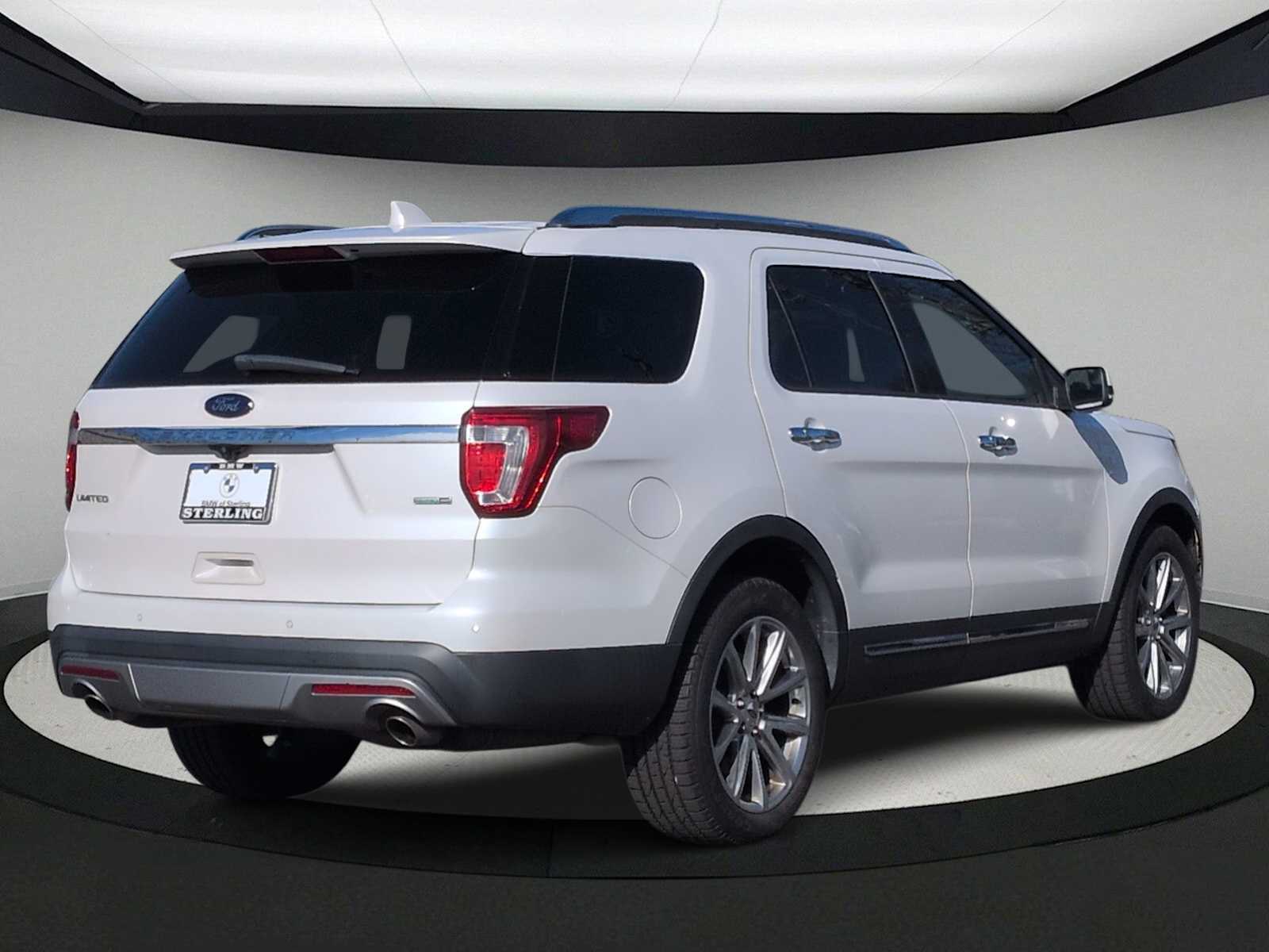 Thumbnail: 2016 Ford Explorer - 8