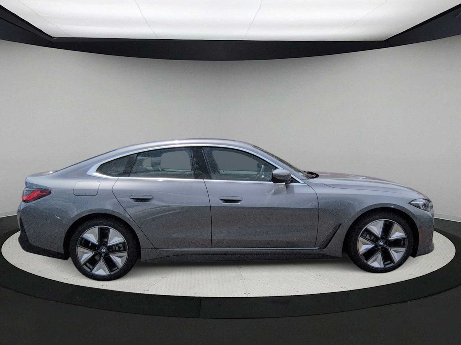 Thumbnail: 2026 BMW i4 - 9
