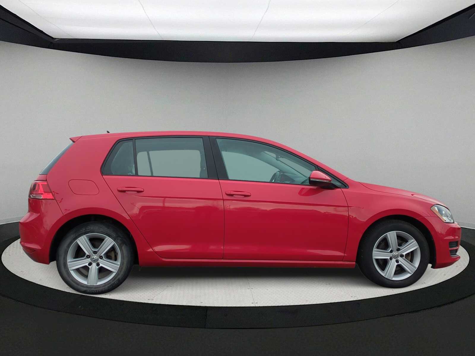 Thumbnail: 2017 Volkswagen Golf - 9